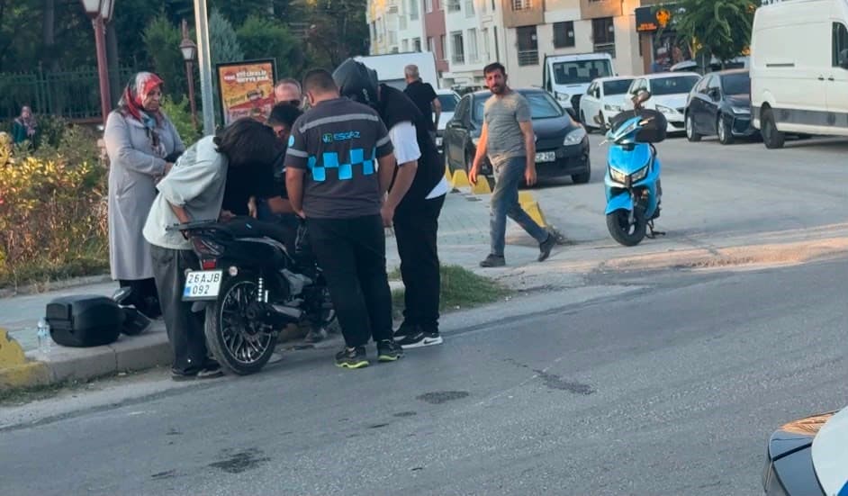 Eskişehir'de Motosiklet Kazası: İki Araç Çarpıştı, Bir Kişi Yaralandı
