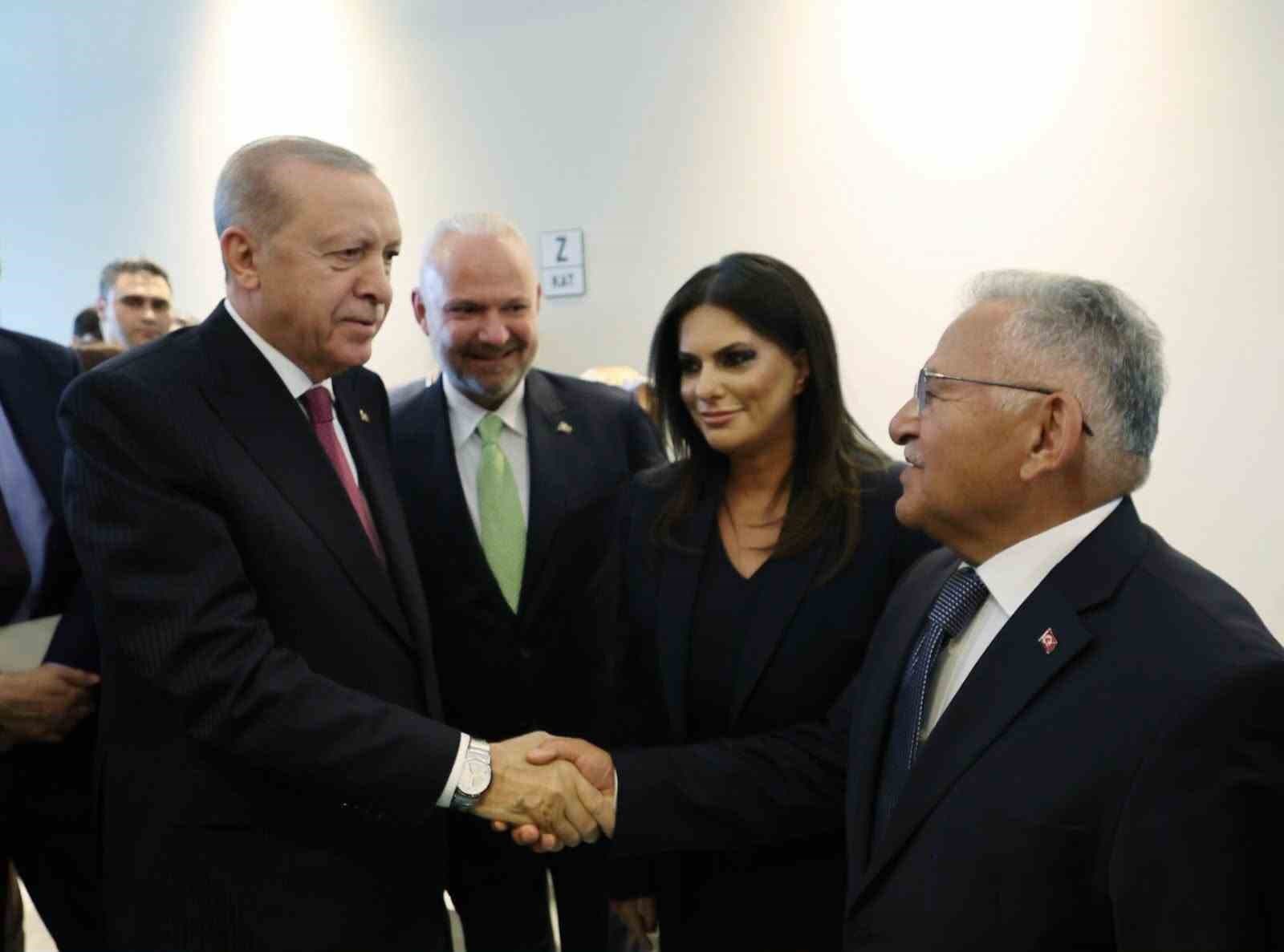Büyükşehir Belediye Başkanı Büyükkılıç, AK Parti Grup Toplantısına Katıldı