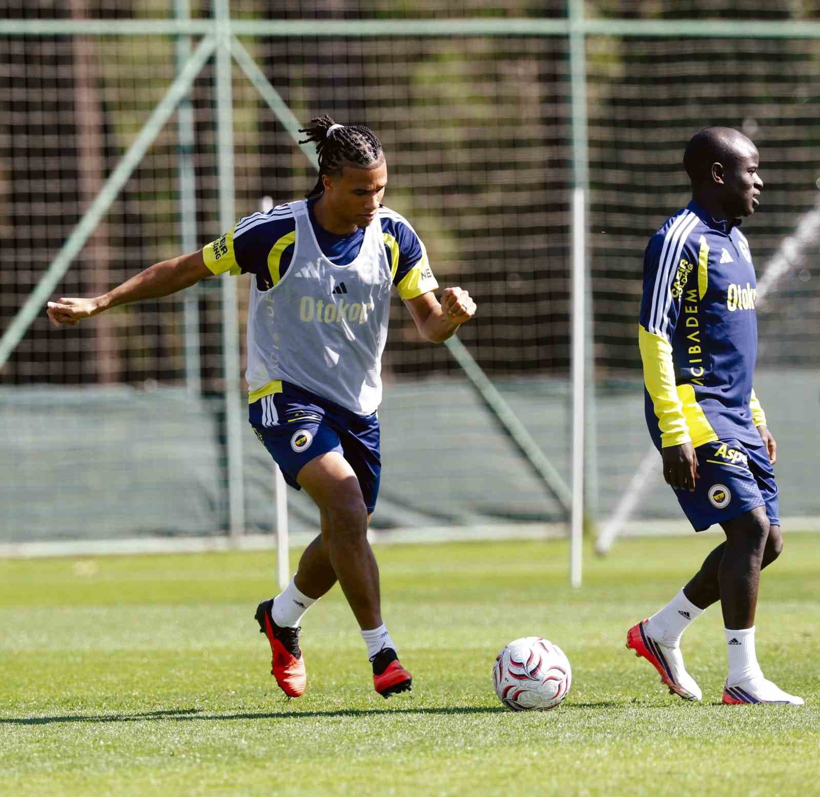 Fenerbahçe, Rizespor Maçı Öncesi Hazırlıklarını Devam Ettirdi