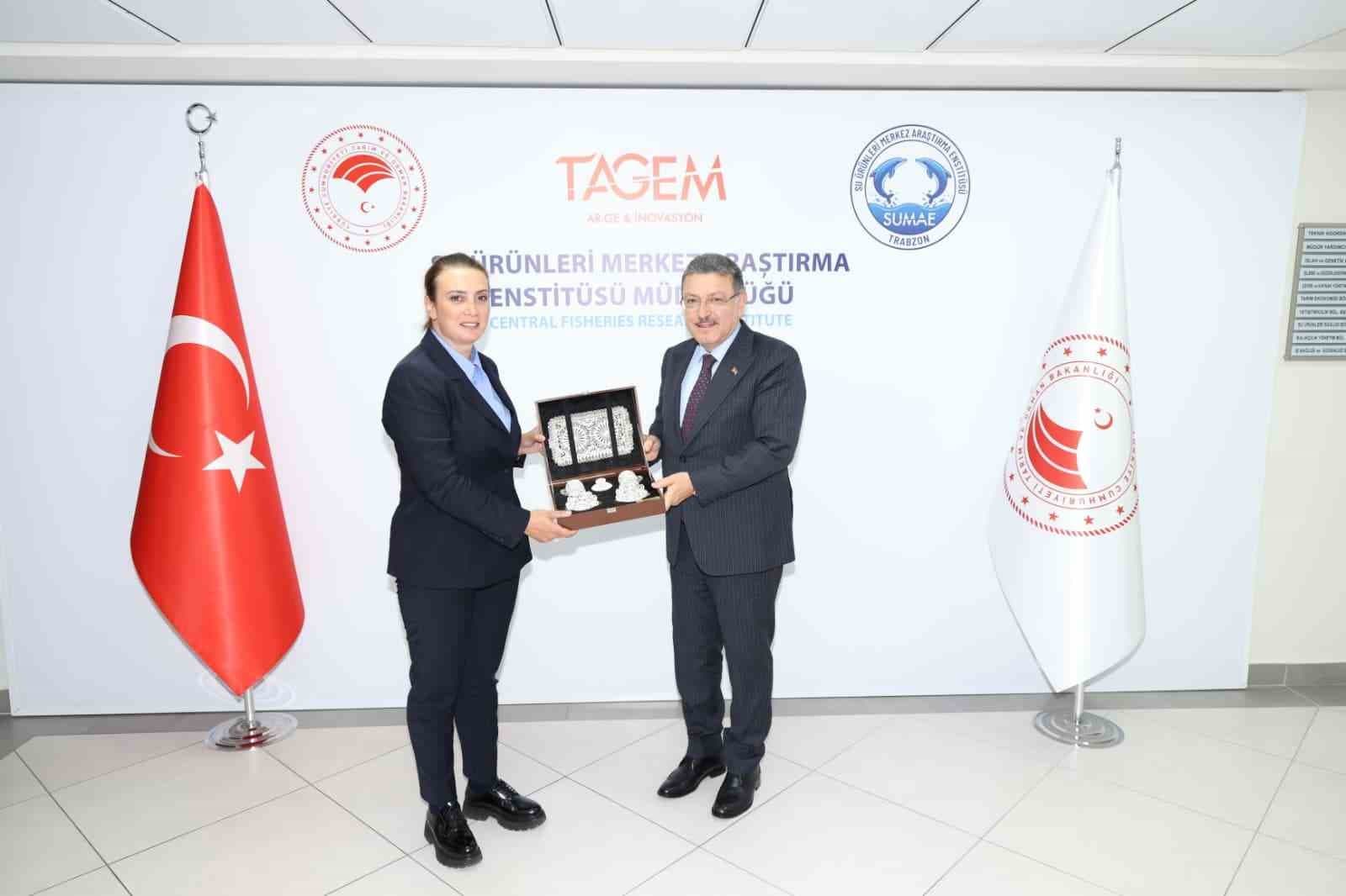 Trabzon Büyükşehir Belediye Başkanı Genç, Su Ürünleri Araştırma Enstitüsü'nü Ziyaret Etti