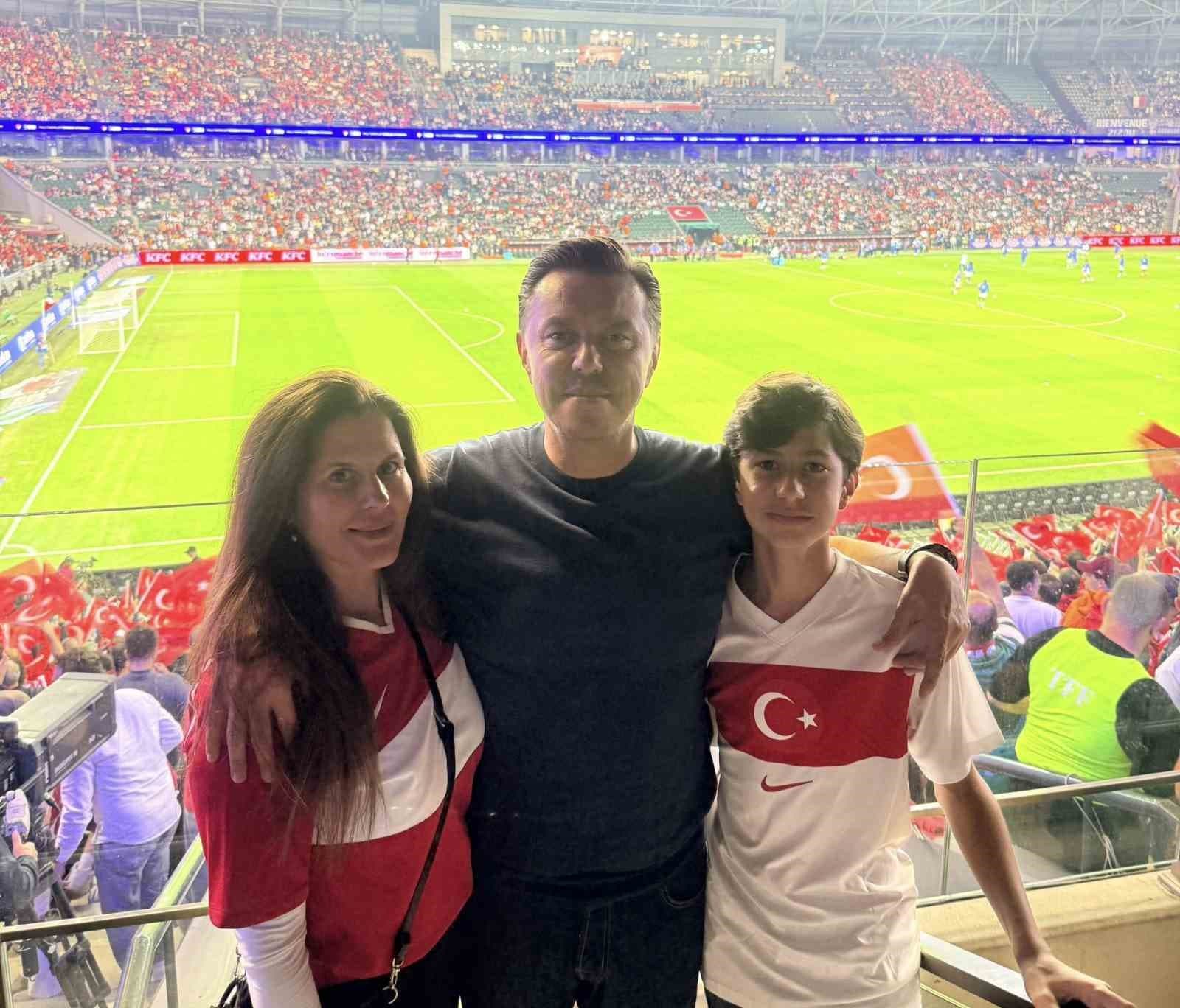 Milletvekili Hatipoğlu, Türkiye-Fransa Maçını Tribünden İzledi