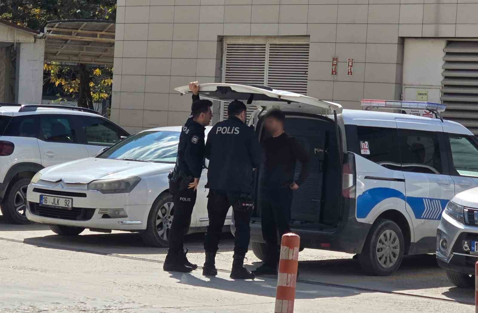 Okula Silahlı Giriş: 24 Yaşındaki Şahıs Yakalandı, Detaylar Sonradan Açıklandı