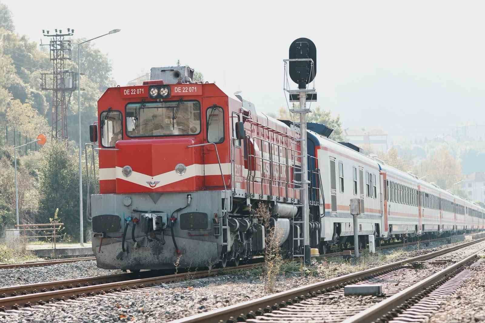 Turistik Karaelmas Ekspresi Yolcuları Yenice'de Doğal Manzarayı Keşfetti