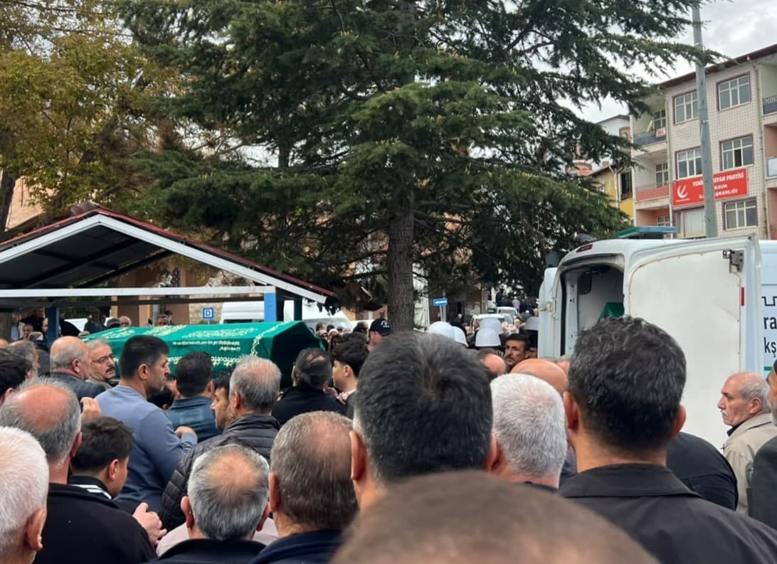 Köprüden Uçan Otomobil Kazasında İki Kişi vefat etti, Cenaze Törenleri Düzenlendi
