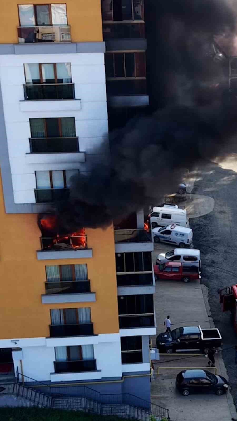 Rize'de Apartmanda Çıkan Yangın Büyük Hasara Yol Açtı