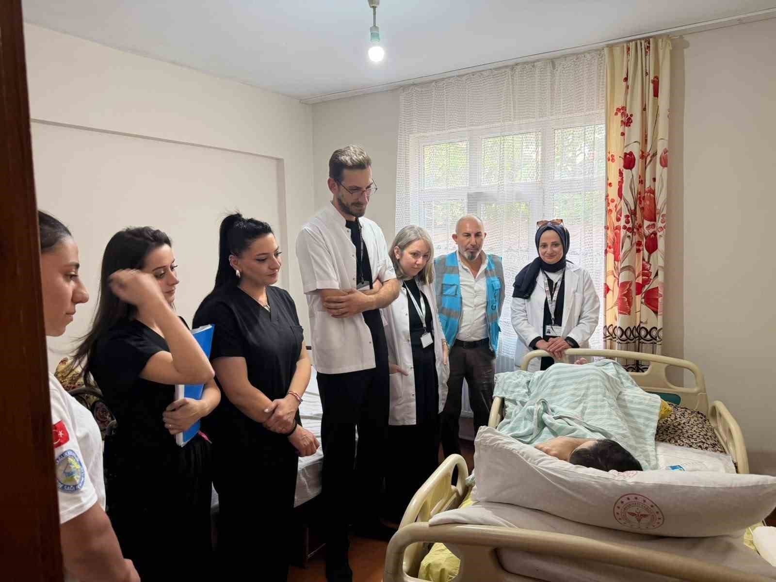 Öğrenciler, Erbaa'da Evde Bakım Hizmetlerine Katkı Sağlıyor