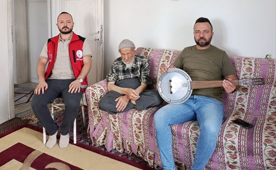 Çınarlara Vefa Projesi: Besni'de Yaşlı Bir Vatandaşa Özel Ziyaret ve Kültürel Program
