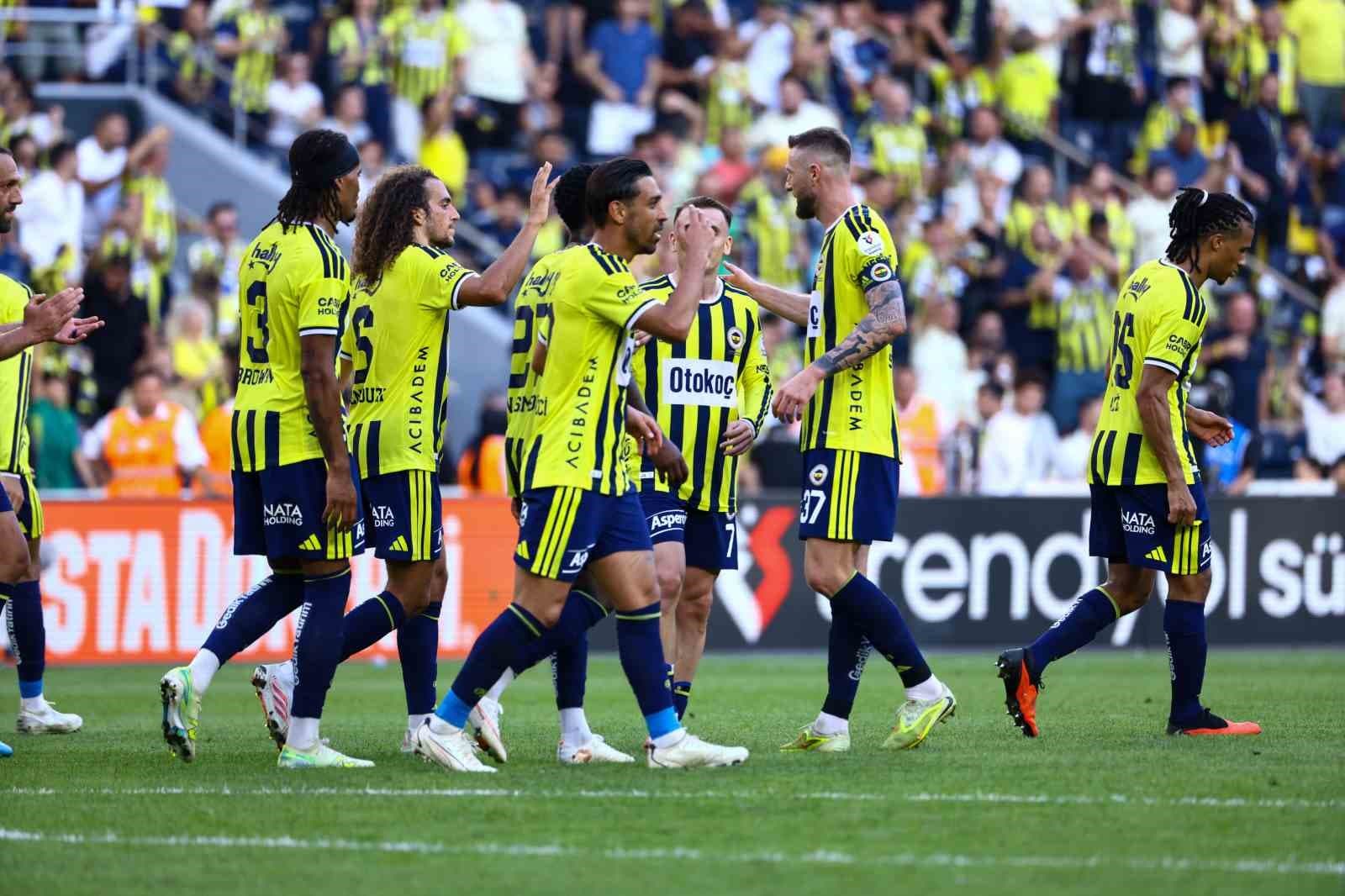 Fenerbahçe, İki Sezon Sonra İlk Yarıda Beş Gol Attı