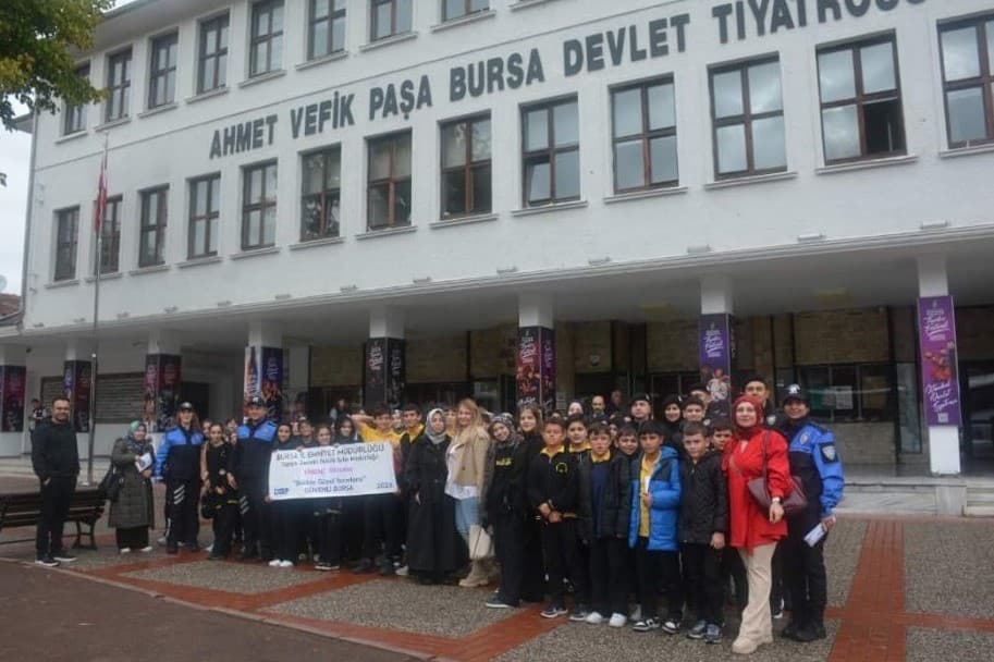 Bursa'da Emniyet Müdürlüğü Projesiyle Öğrencilere Tiyatro Deneyimi