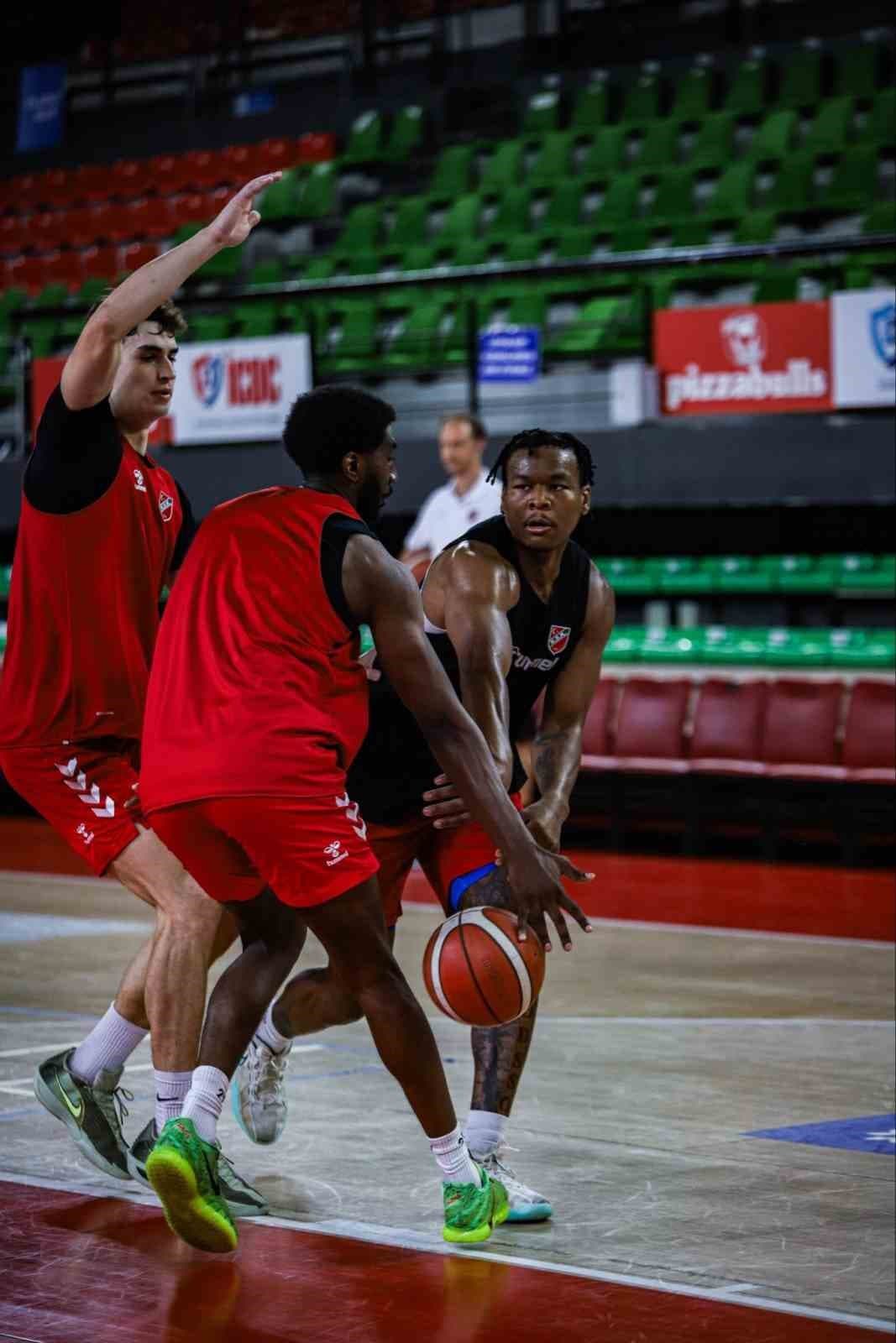 Karşıyaka, Basketbol Süper Ligi'nde Galatasaray'ı ağırlıyor
