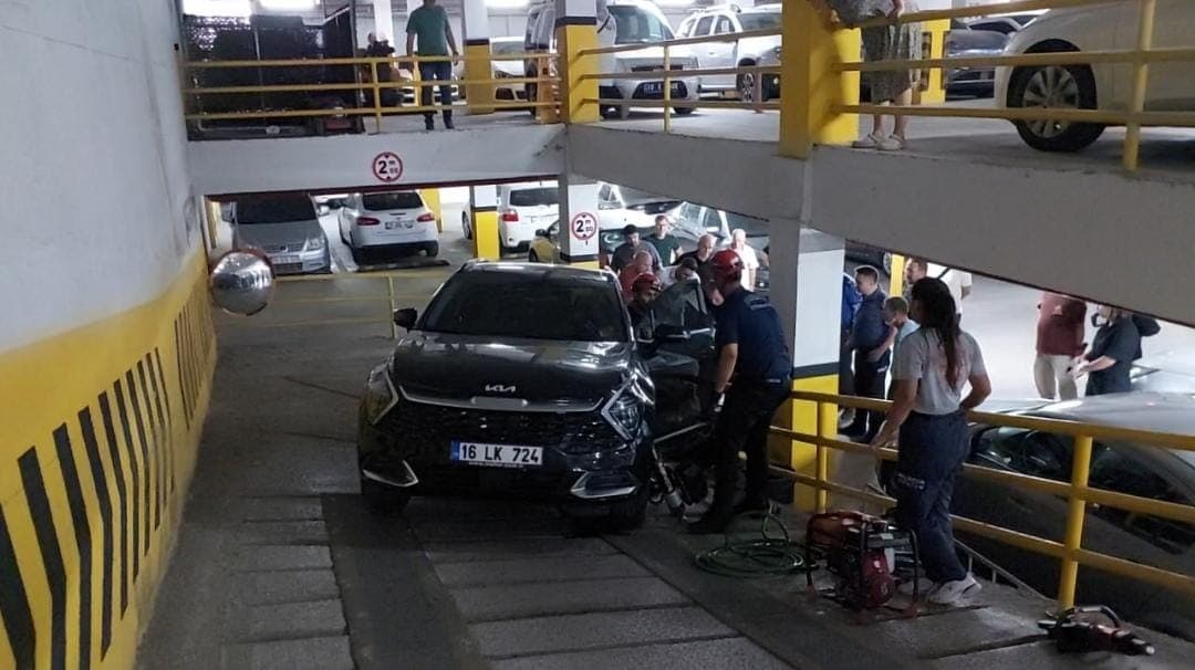 Otopark Kazasında Kadın Yaralandı