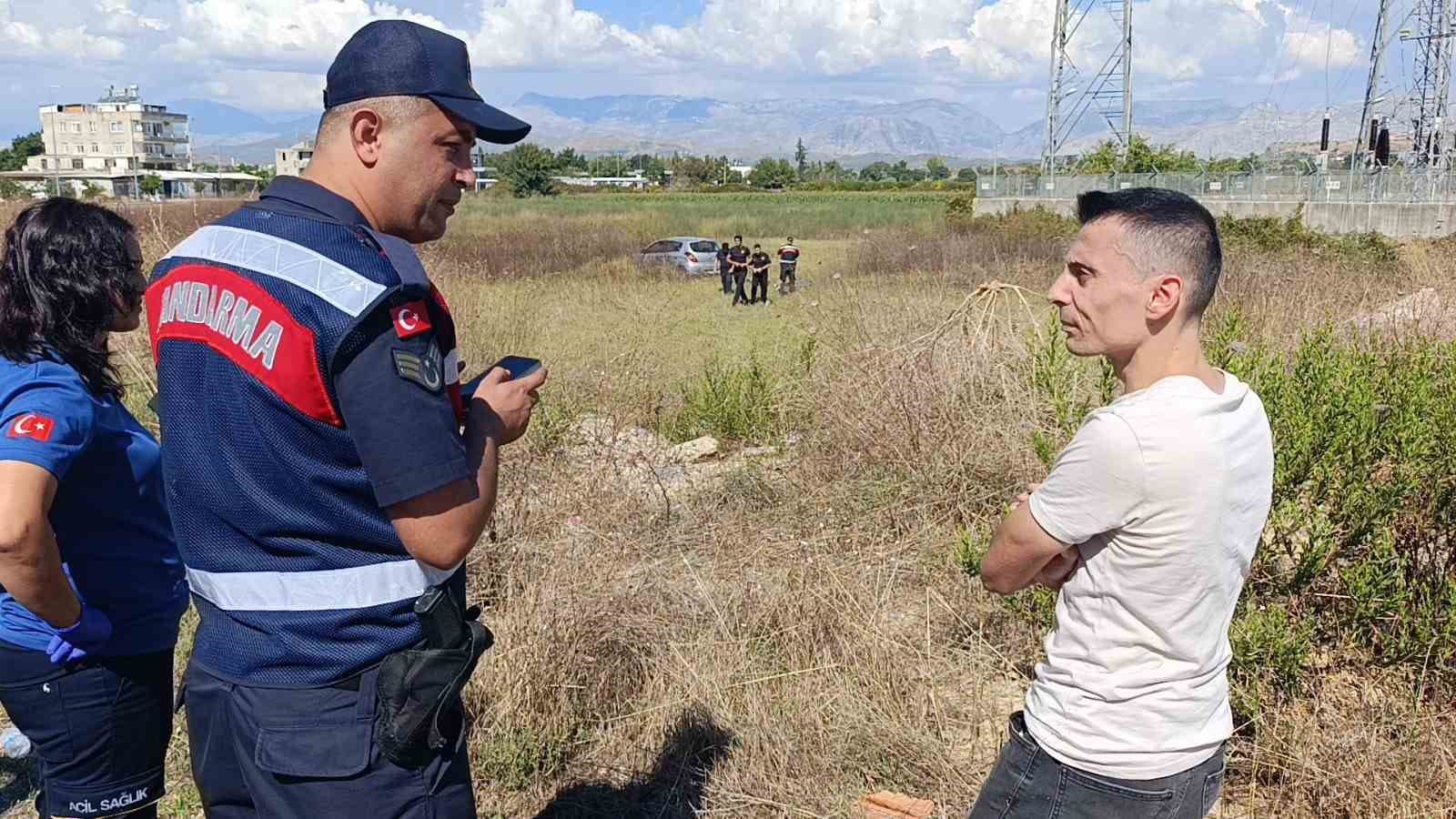 Tarlaya Uçan Otomobilden Sürücü Burnunu Kanatmadı