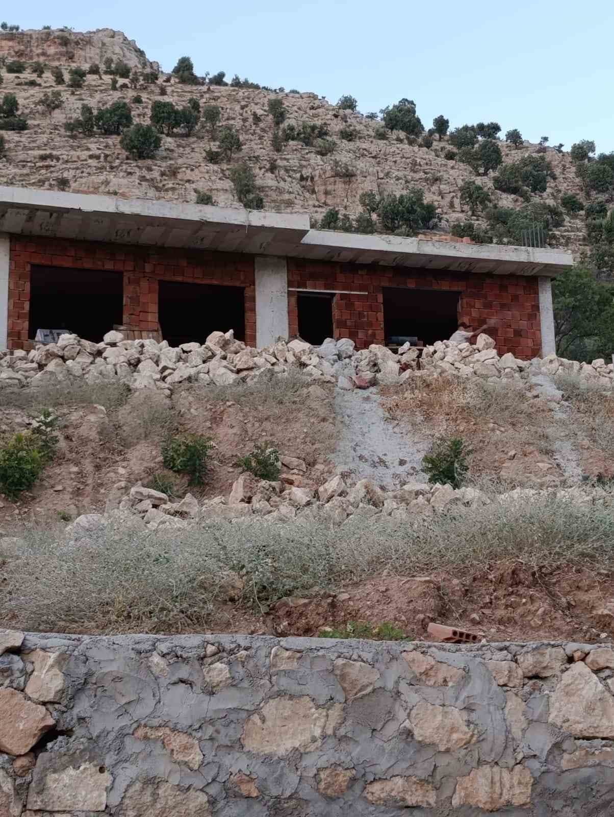 Gercüş'te İnşaat Ustası İskeleden Düşerek Ağır Yaralandı