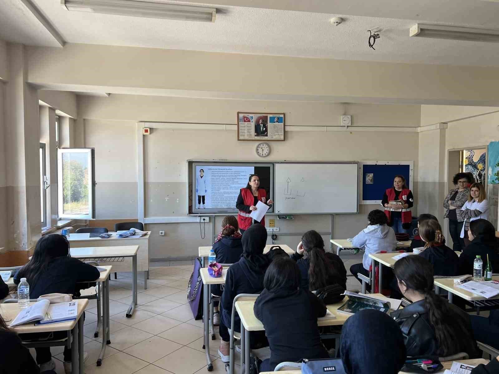 Düzce'de Öğrencilere Kızılay Haftası Bilgilendirmesi Yapıldı