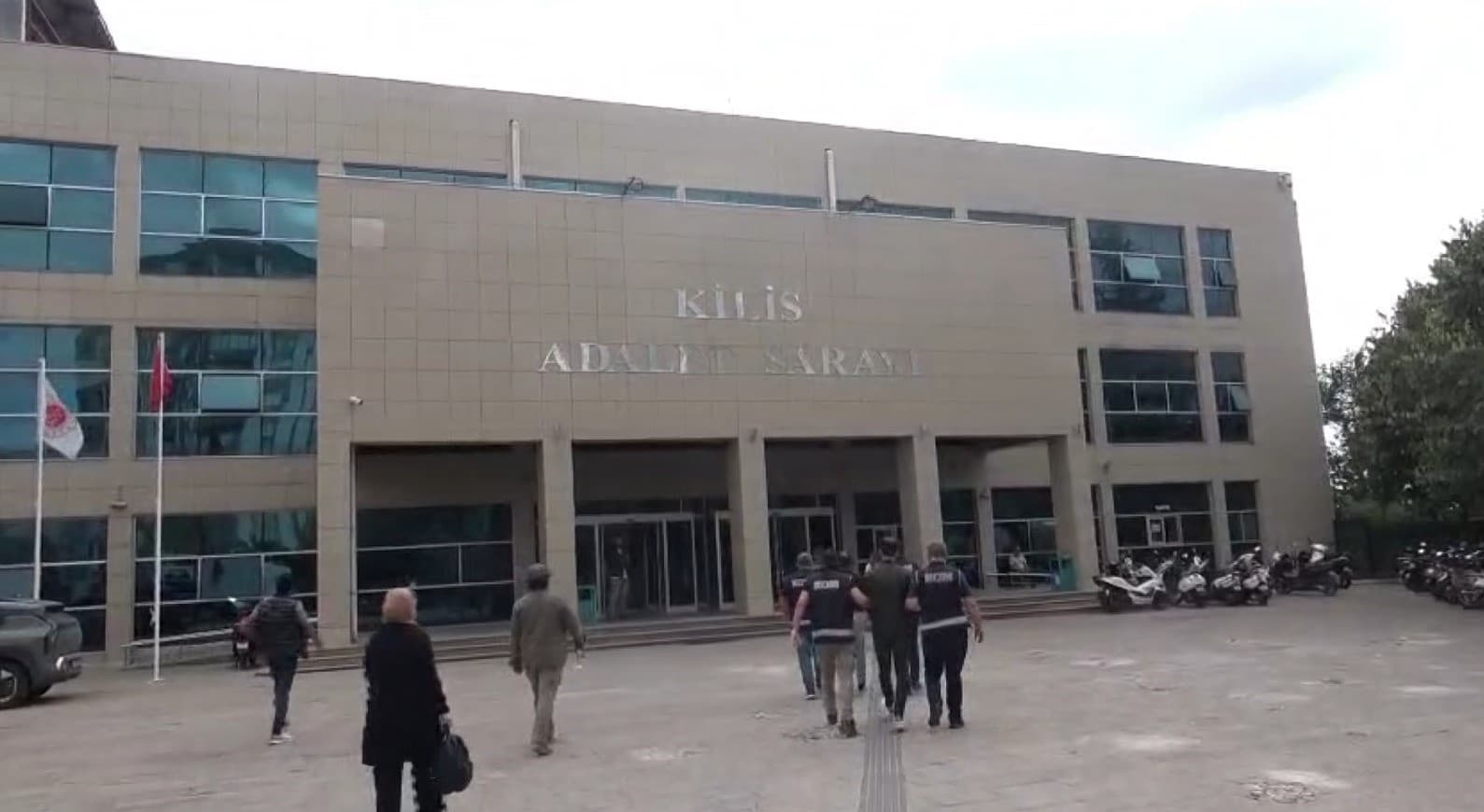 Kilis'te Nitelikli Dolandırıcılık Operasyonu: Beş Şüpheliden Üçü Tutuklandı