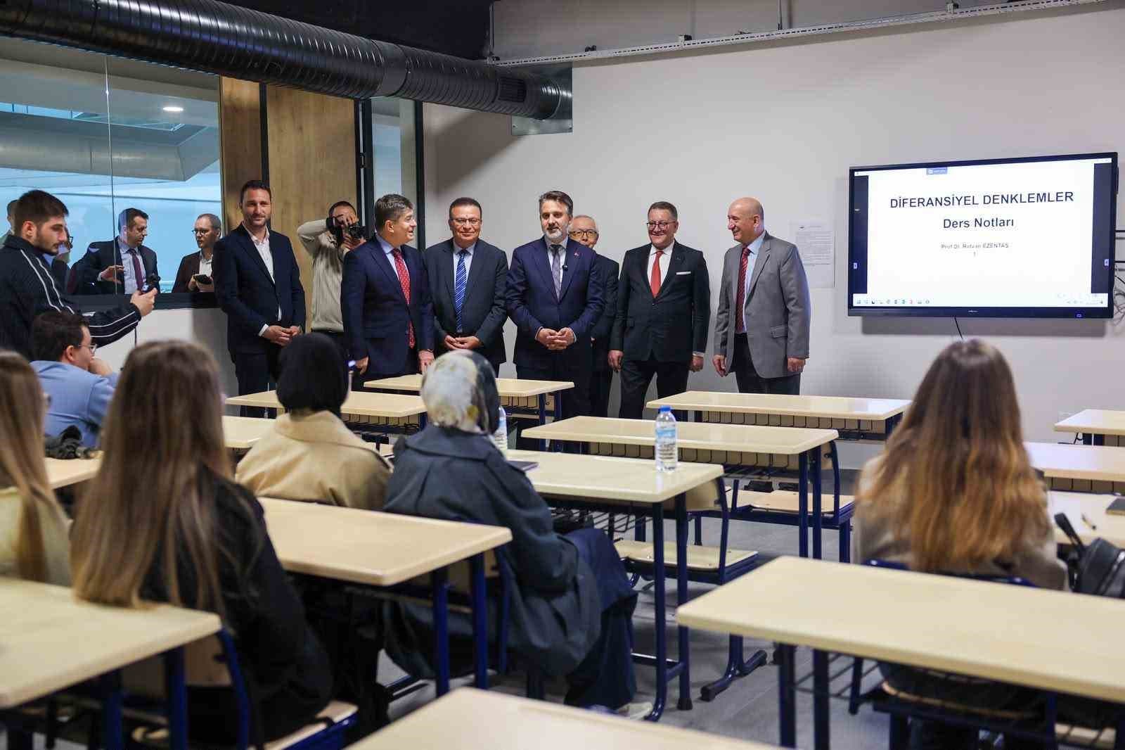 Bursa Büyükşehir Başkan Vekili Biba’dan Üniversitelilere Mesaj: İmkanlar Sizlerin