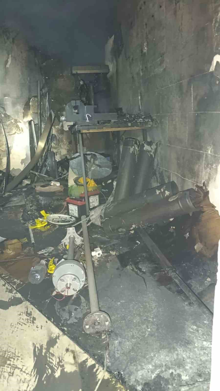 Mardin Artuklu'da Müstakil Evde Çıkan Yangın İtfaiye Müdahalesiyle Kontrol Altına Alındı