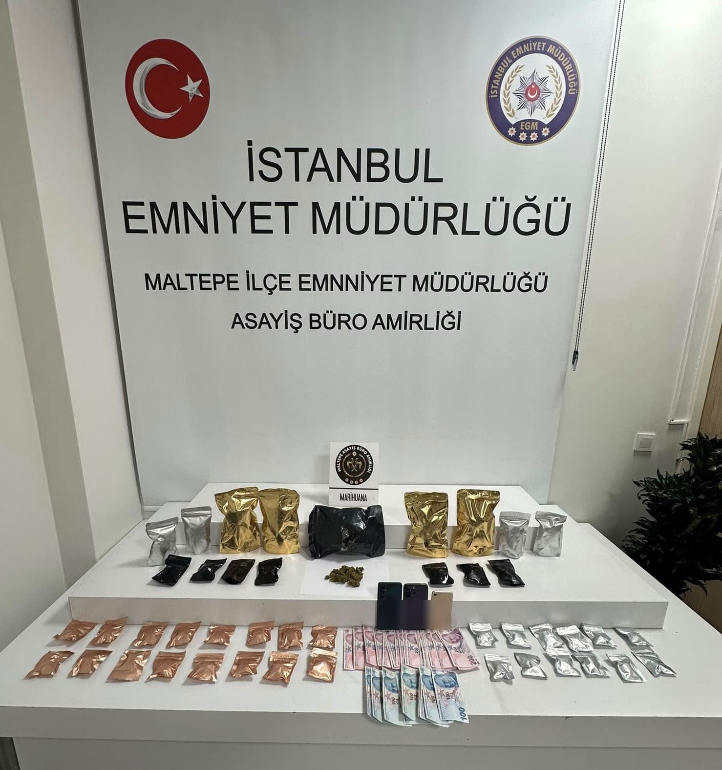 Maltepe'de Zula Araç Operasyonu: 770 Gram Esrar ve 8 Bin 500 TL Nakit Para Ele Geçirildi