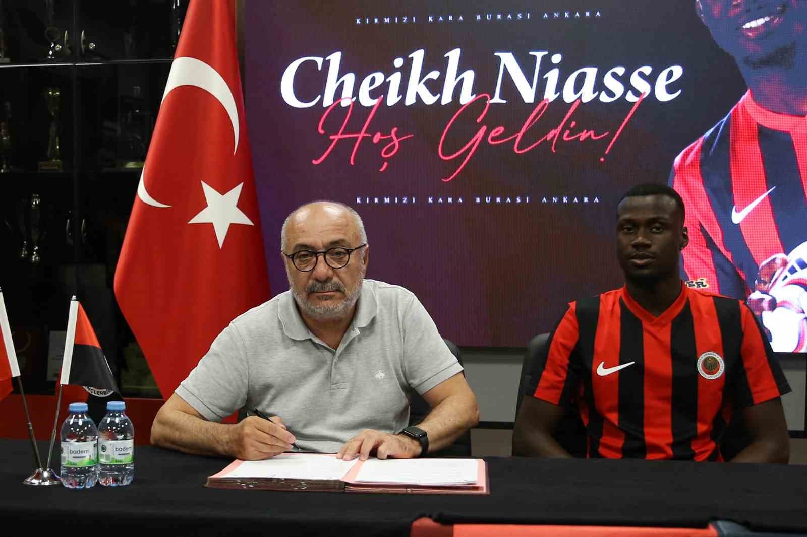Gençlerbirliği, Cheikh Niasse'yi Kiralık Olarak Kadrosuna Kattı