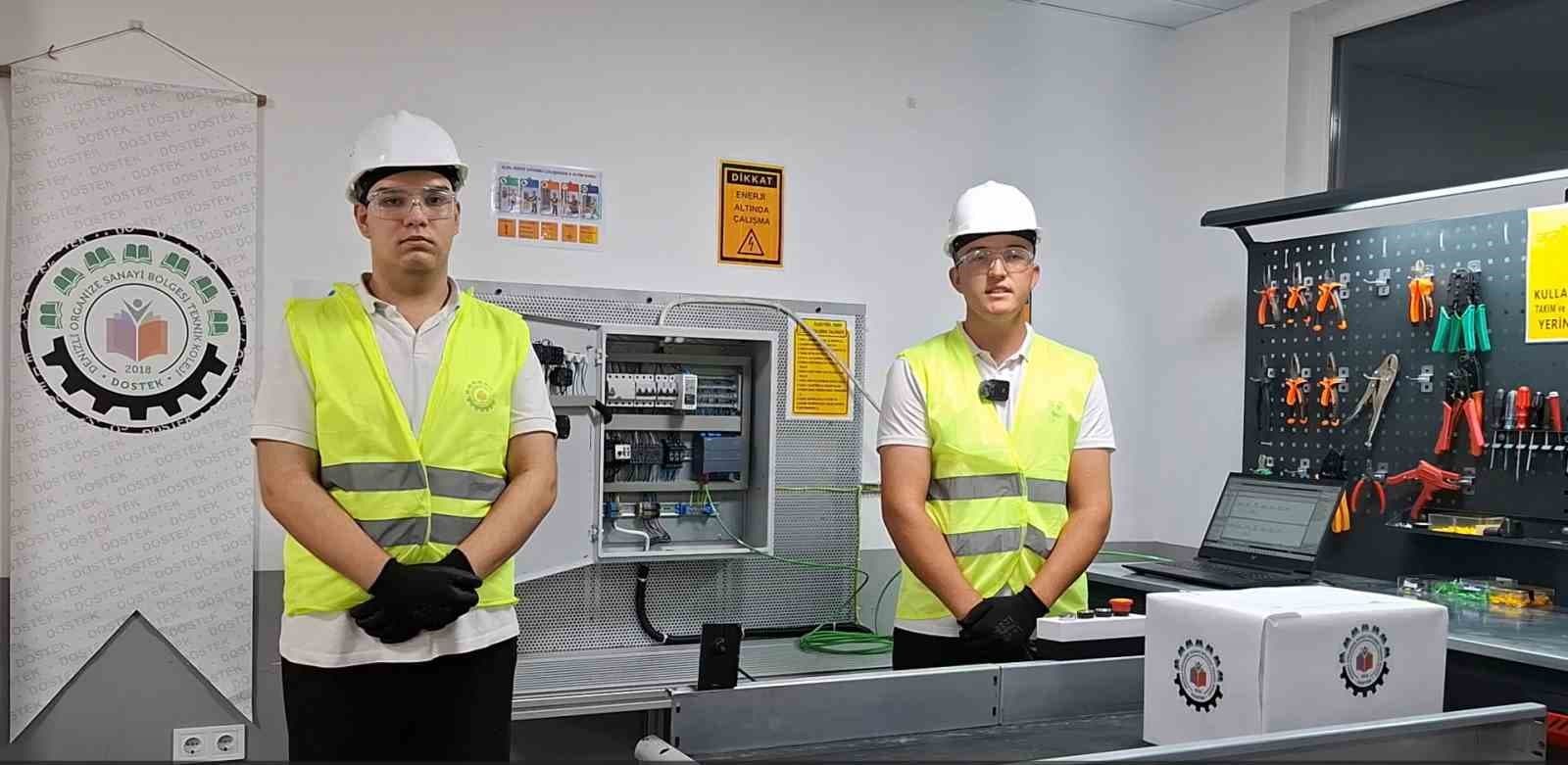 DOSTEK Koleji ve Mesleki Eğitim Merkezleri TEKNOFEST'te Başarıyı Sergiledi