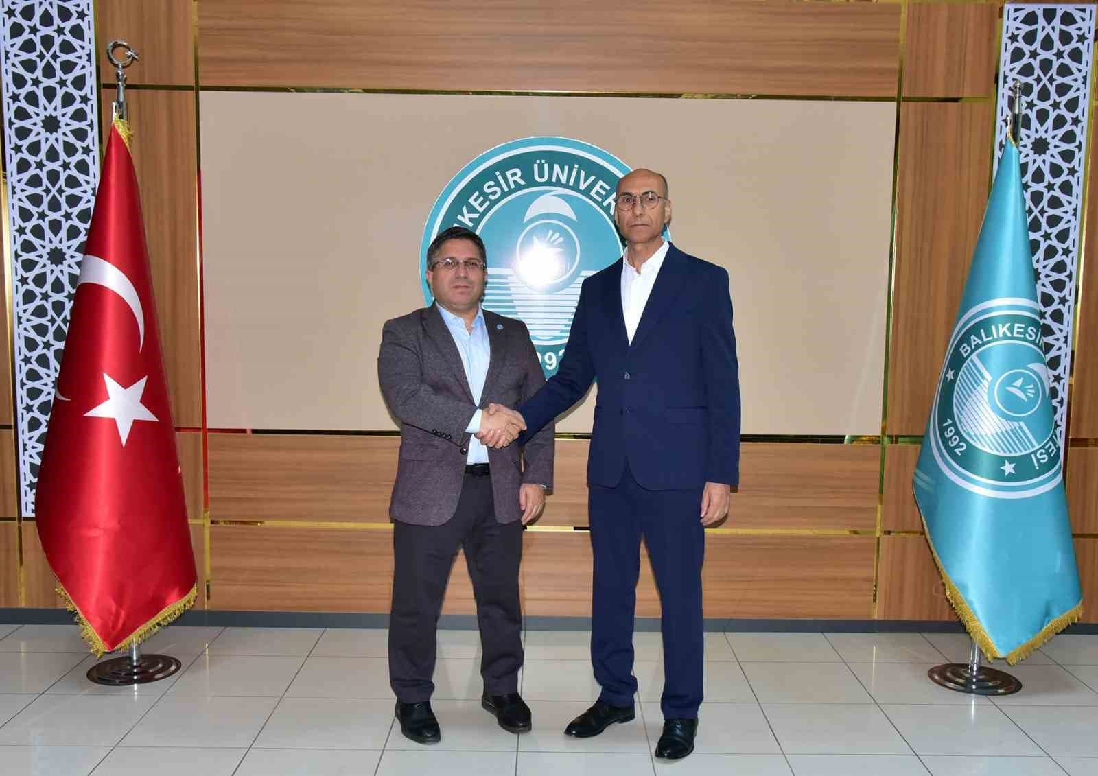 Bigadiç MYO'ya Eğitim Destekçisi İbrahim Duru'ya Plaket Takdim Edildi