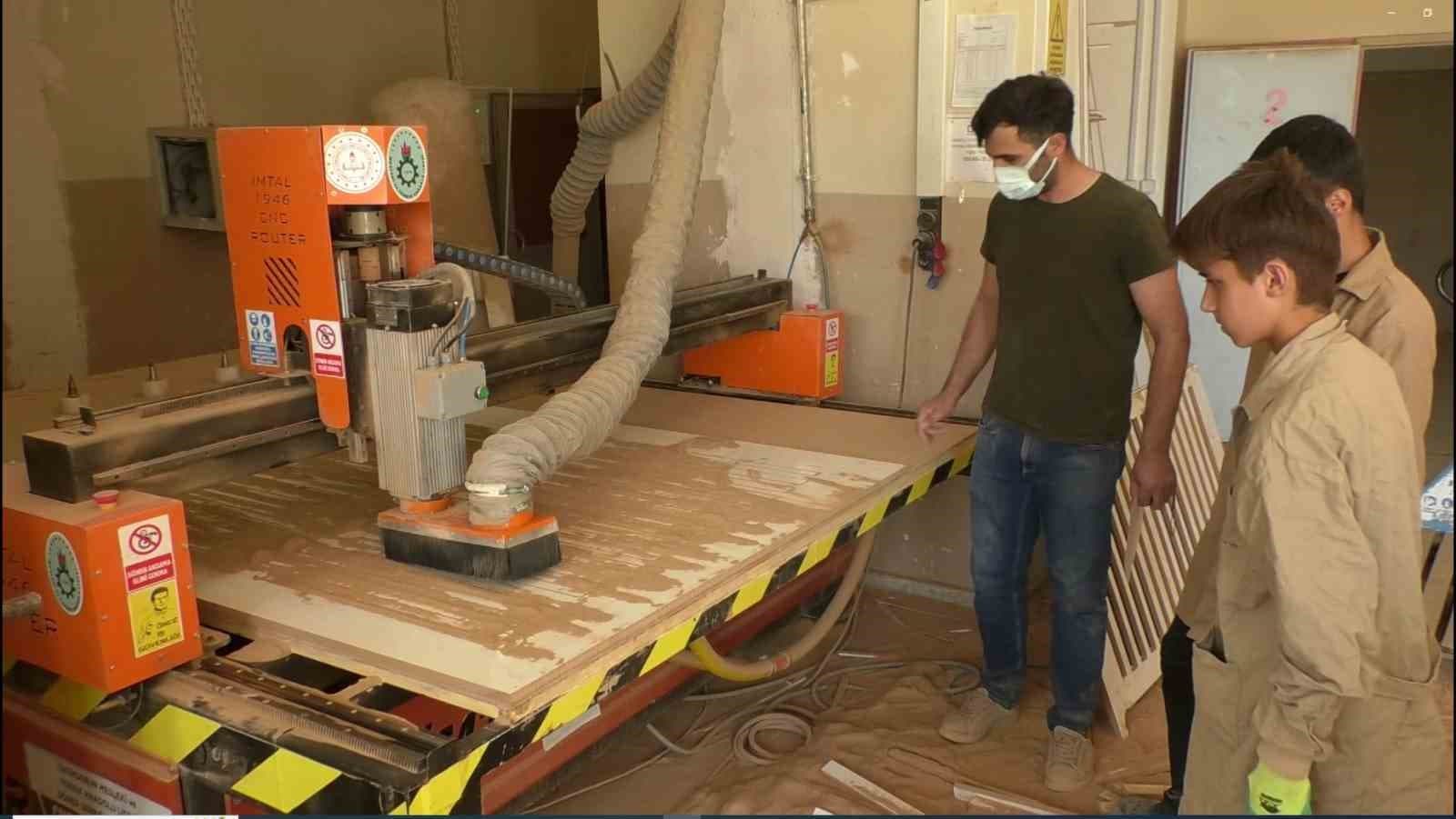 Hakkâri'de Öğrenciler Yaz Tatili Boyunca Üretim Çalışmalarına Devam Ediyor