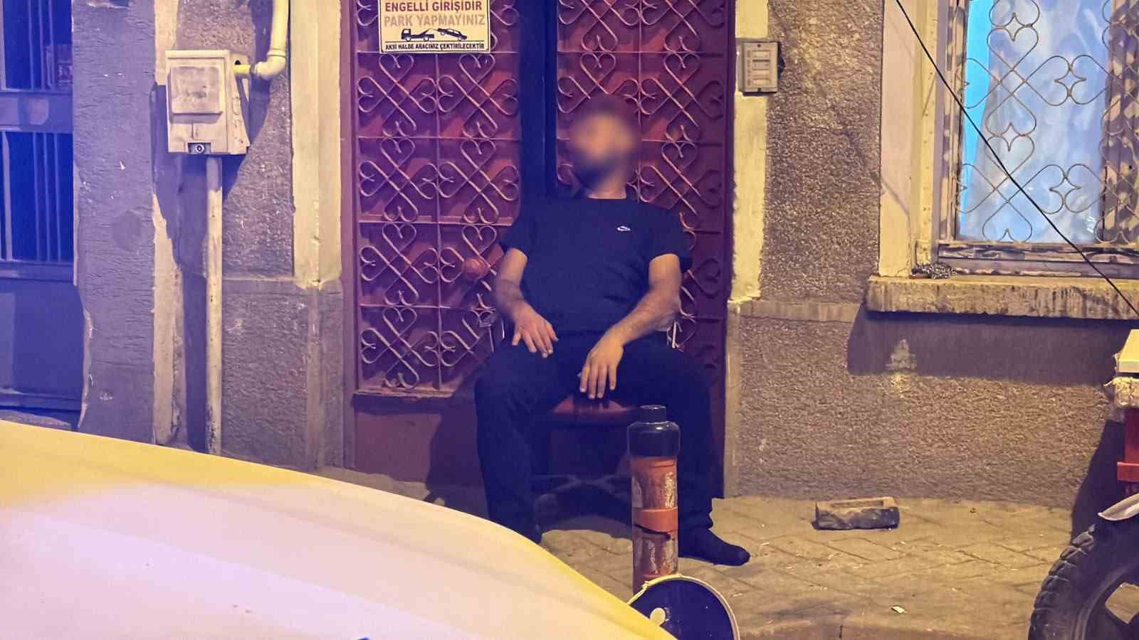 Eskişehir'de Sandalyede Bulunan Şahıs Polis İle Karşılandı