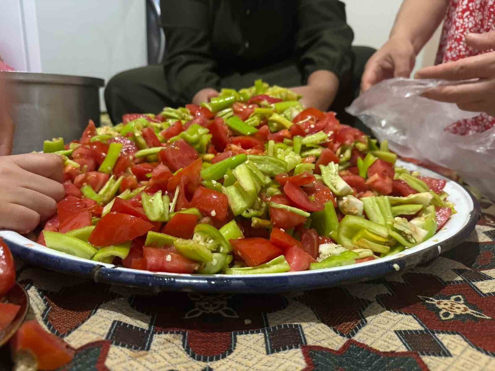 Ağrı Patnos'ta Yaz Mahsulleri Kış Hazırlıklarına Alınıyor