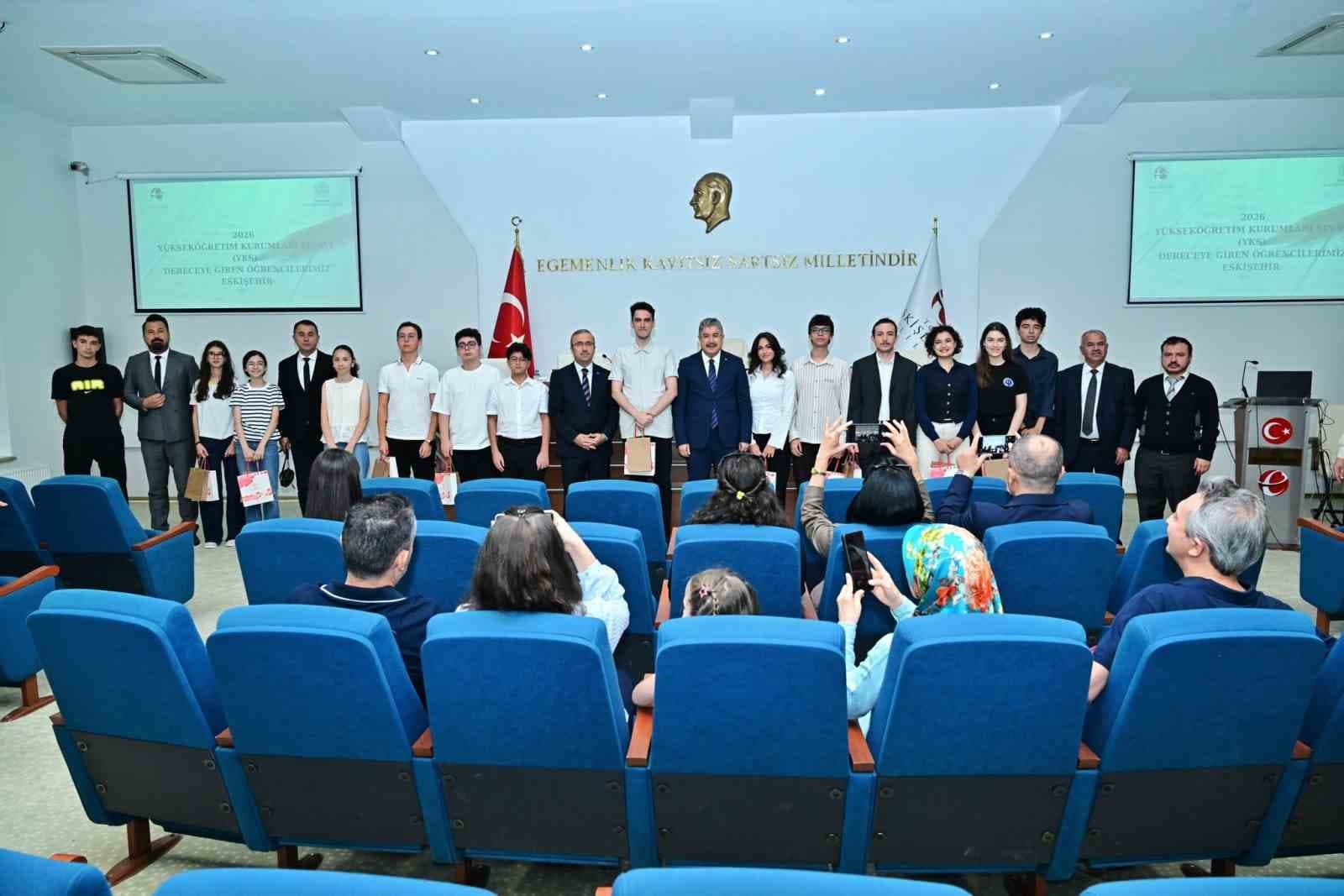 Vali Yılmaz, YKS ve LGS Başarısı Gösteren Öğrenciler ve Aileleriyle Buluştu