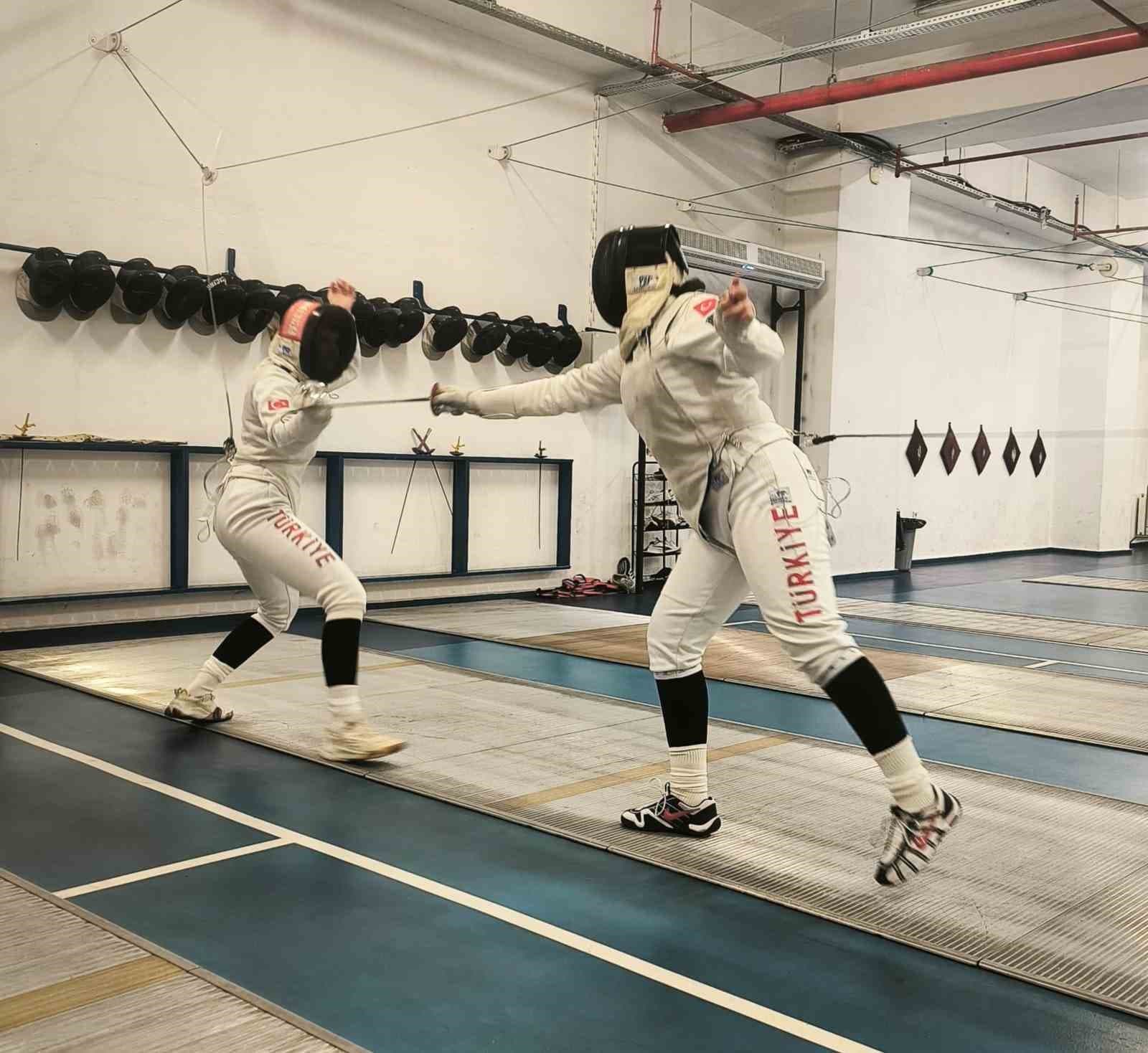 Eskişehir'de Amatör Spor Haftası Çerçevesinde Eskrim Yarışmaları Yapıldı