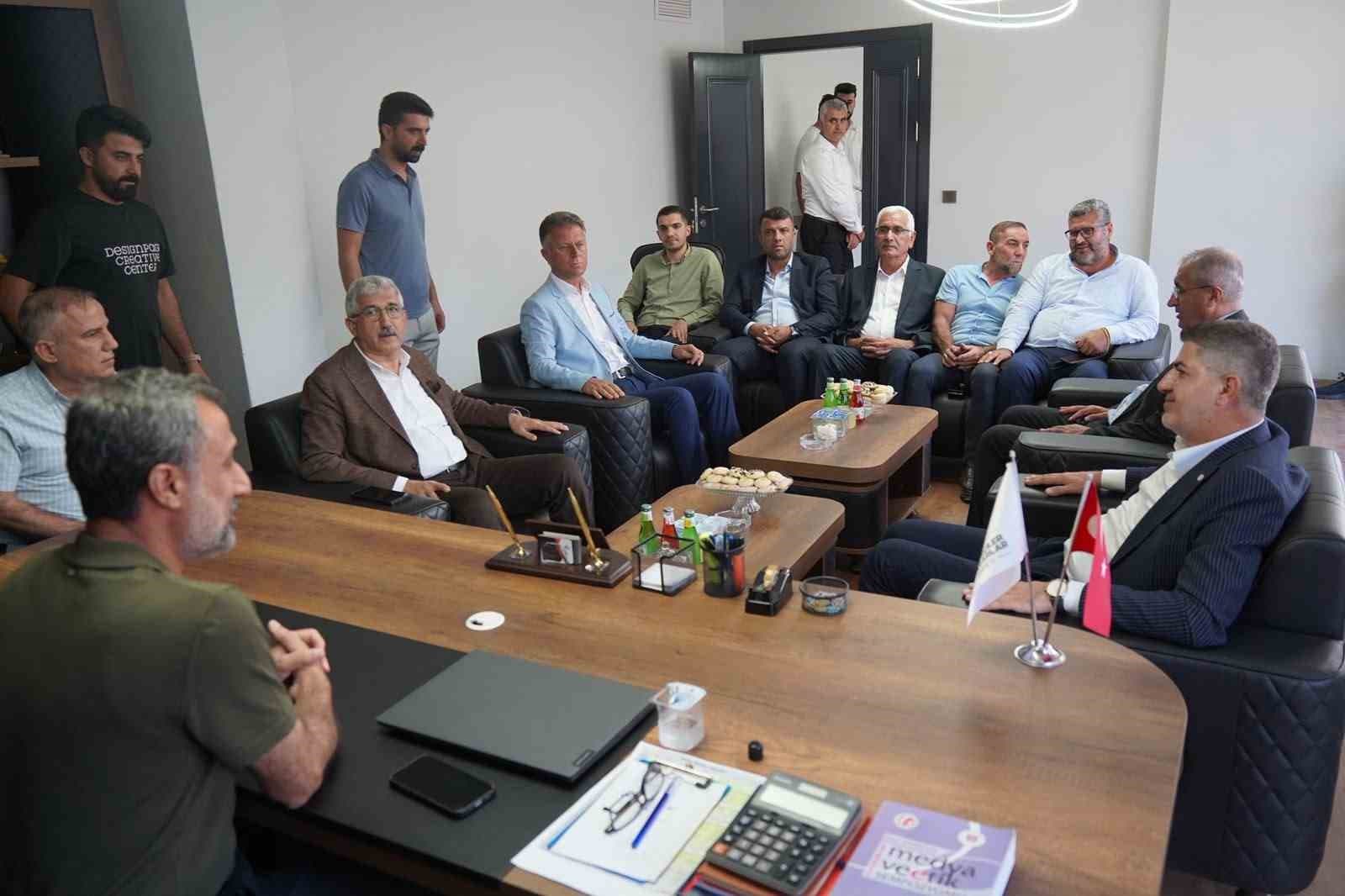 Milletvekili Şan ve Başkan Hallaç, Kahta Gazeteciler ve Yazarlar Cemiyeti'ni Ziyaret Etti