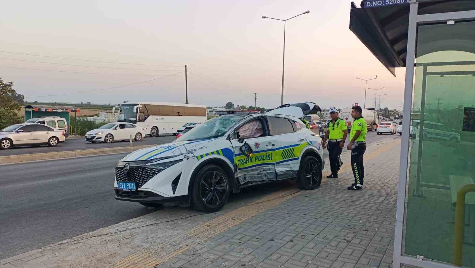 Silifke'de Trafik Kazası: Polis Memuru ve İki Kişi Yaralandı