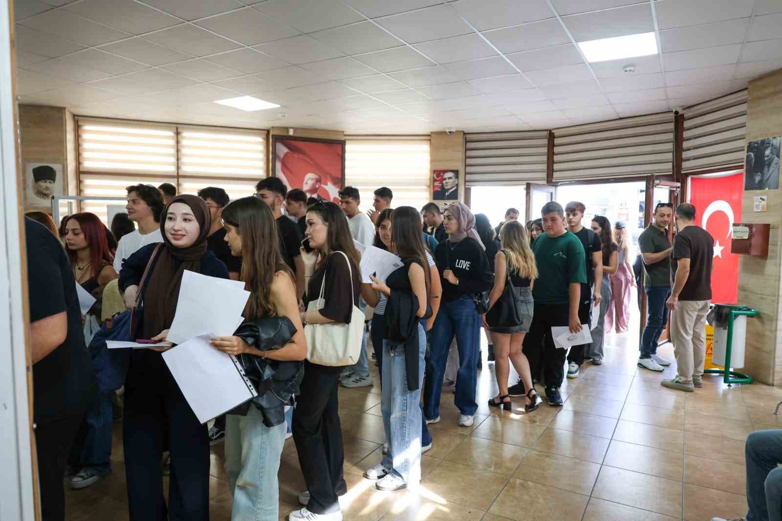 Aydın'da Üniversite Öğrencileri AYKART Başvurularına Yoğun İlgi Gösterdi
