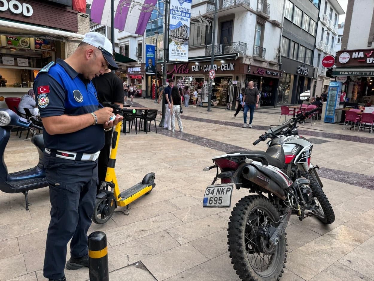 Ordu'da Kapalı Caddelerde Motosiklet ve Bisiklet Denetimi: 10 Sürücüye Ceza Kesildi