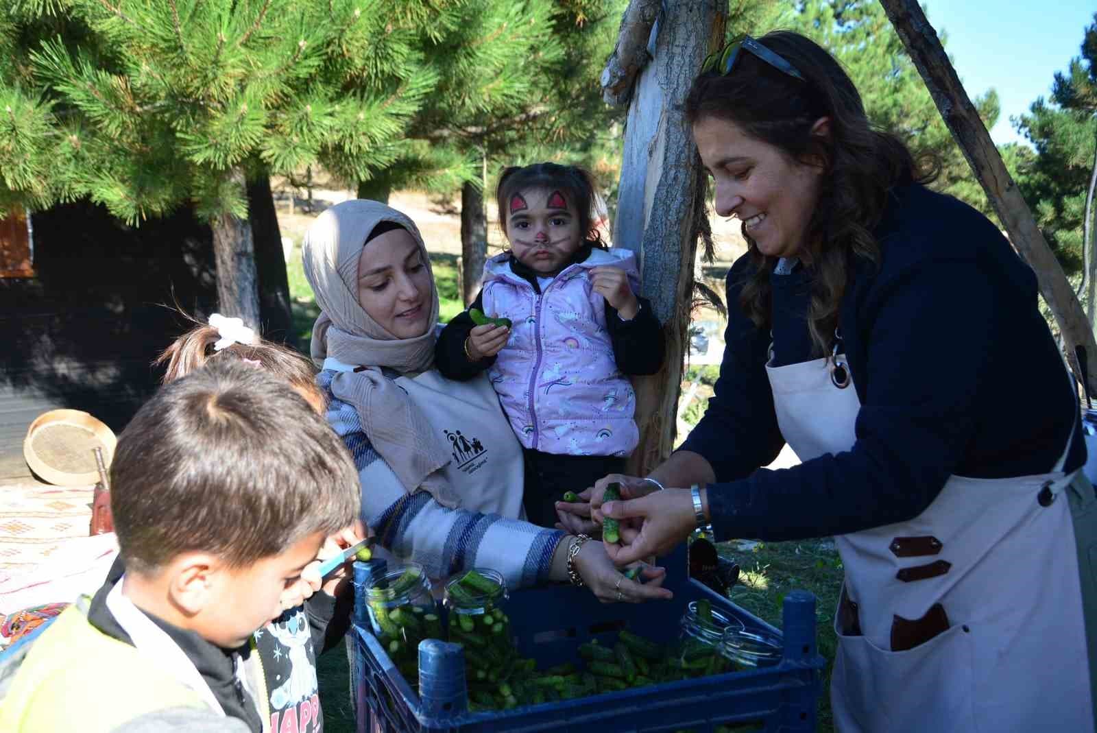 Çorum Belediyesi Etkinliğinde Aileler Kışlık Yemekleri Birlikte Hazırladı