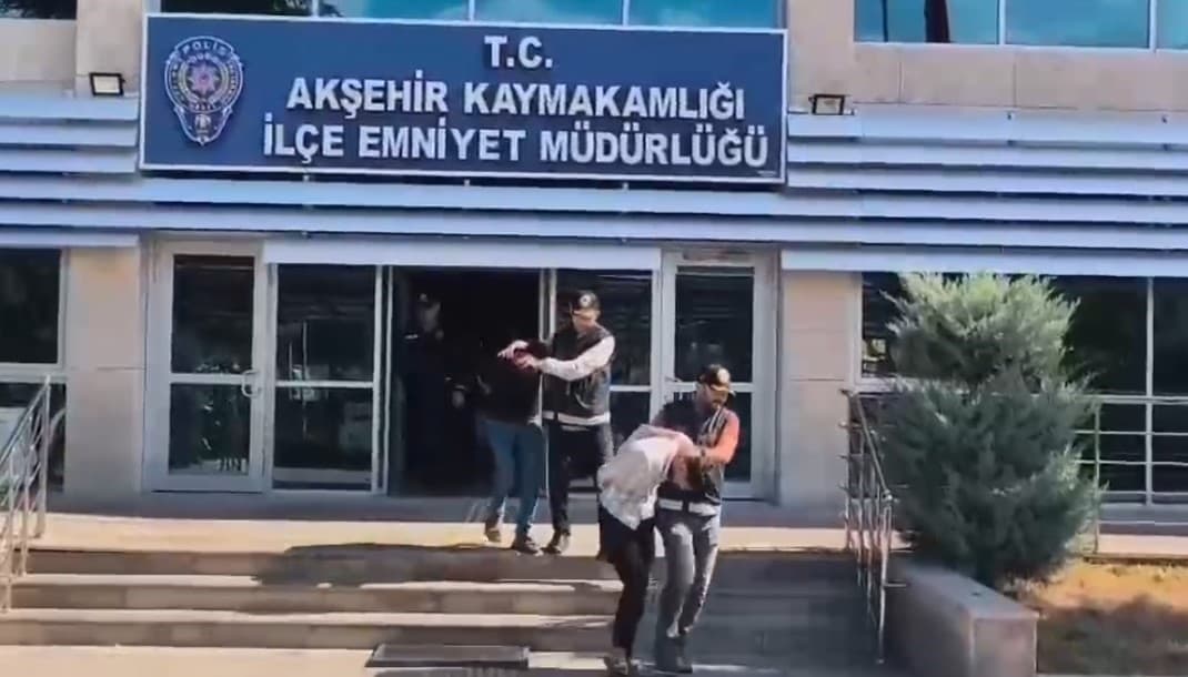 Manisa'da Altın Dolandırıcılığı Sonrası Konya'da Yakalandılar: 4,5 Milyon TL Değerindeki Altınlar Teslim Edildi