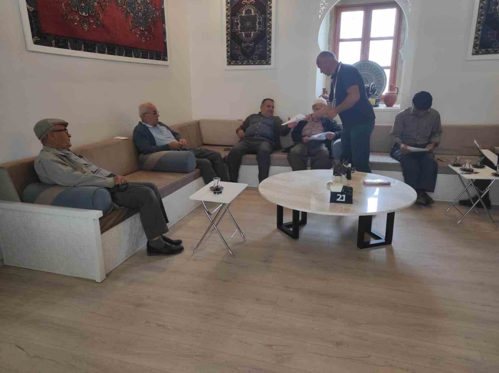 Karapınar'da Dünya Yaşlılar Günü Sağlık Bilgilendirmesi Gerçekleştirildi
