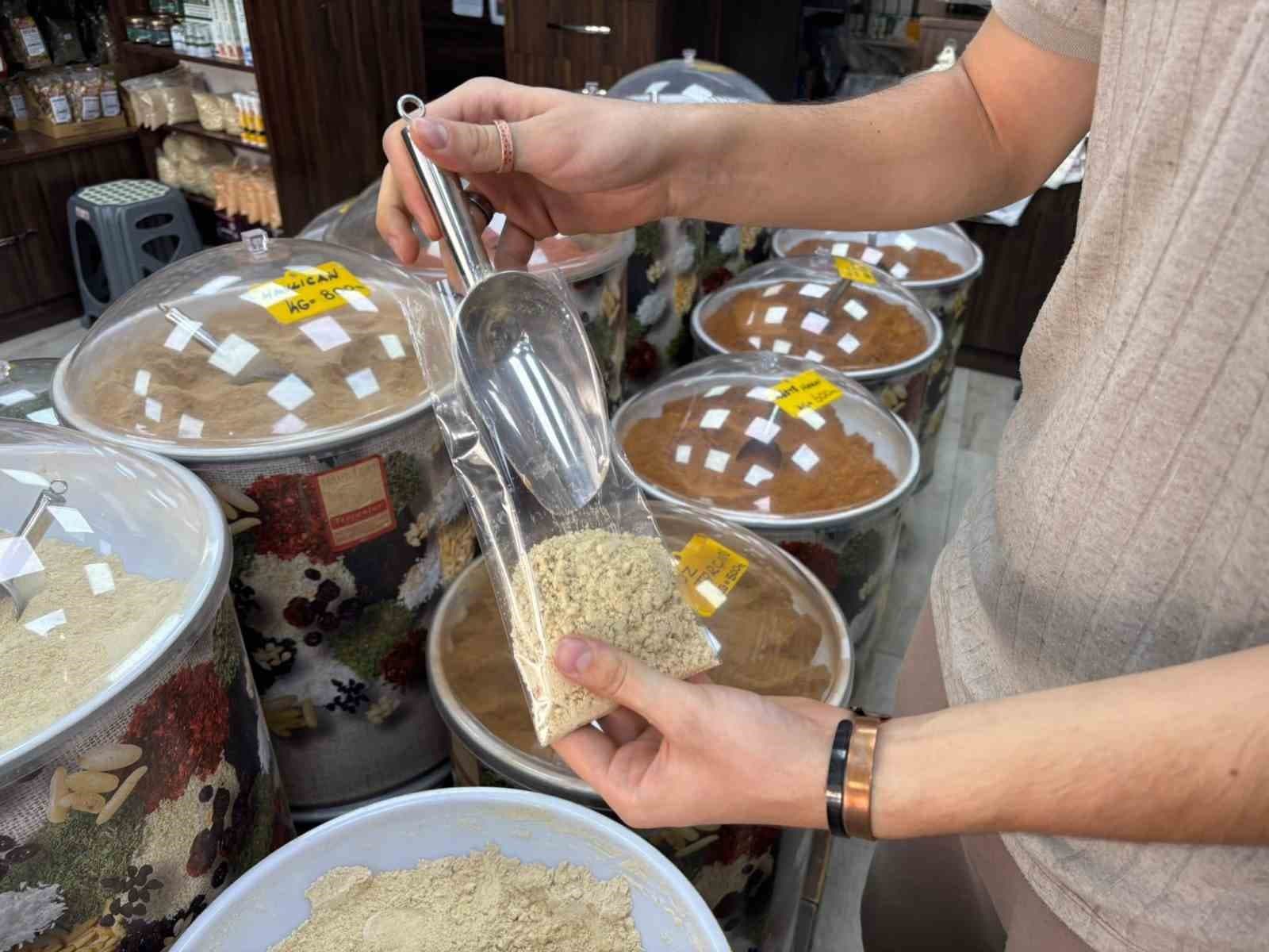 Eskişehirli Aktardan Yaz Gribi Uyarısı: Yapay Zekâdan Tavsiye Almadan Bitki Çayı Tüketmeyin