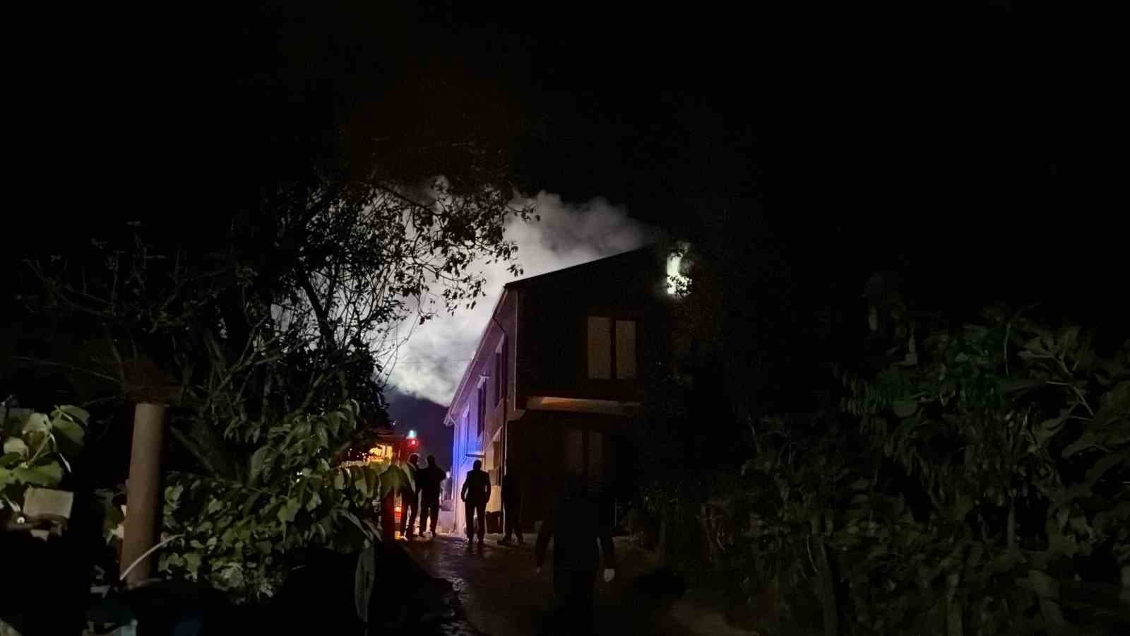 Düzce Suncuk Köyü'nde Ahşap Evde Yangın Çıktı