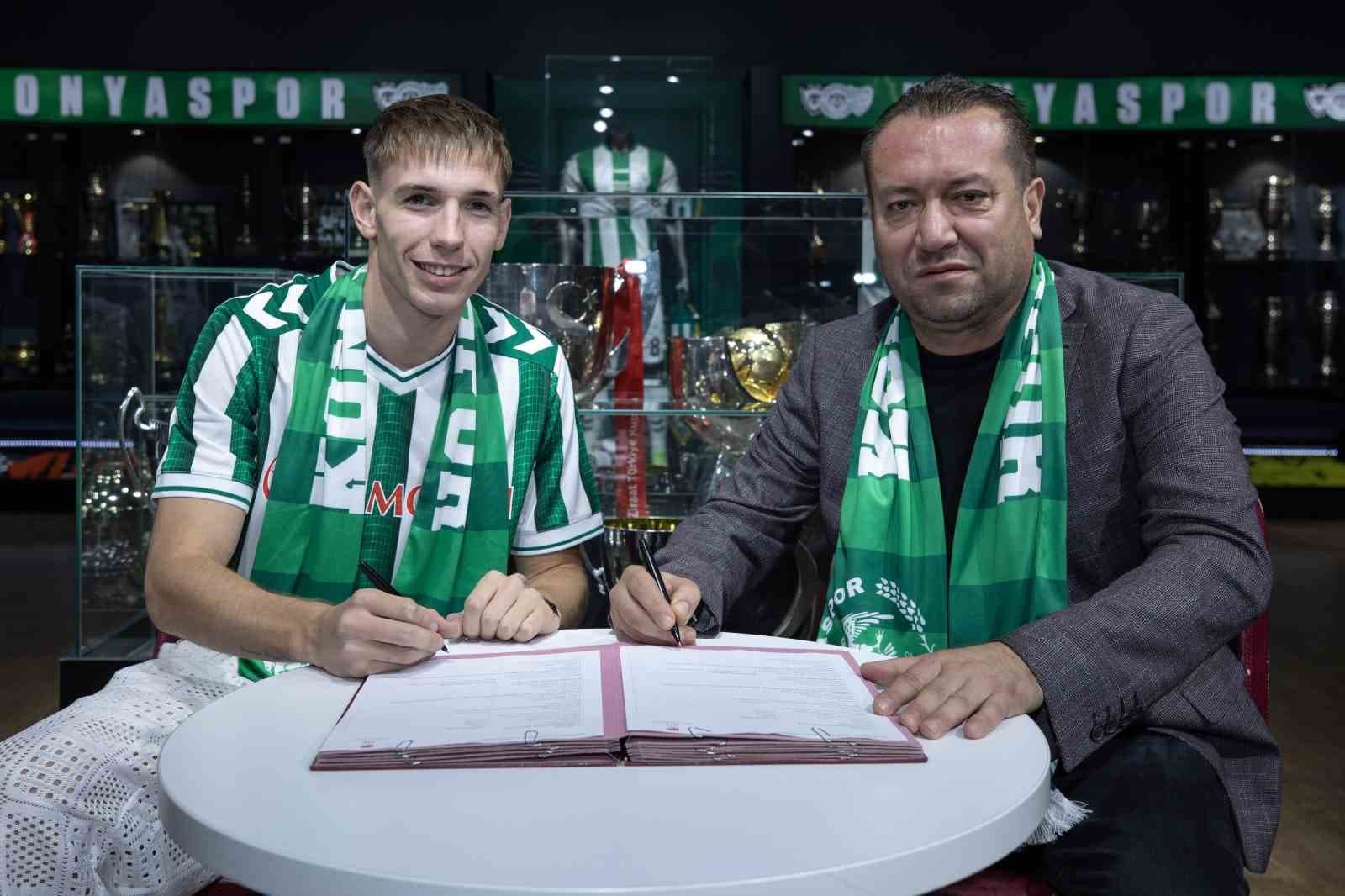 Konyaspor, Macaristanlı Orta Saha Rajmund Toth ile Dört Yıllık Transfer Sözleşmesini İmzaladı