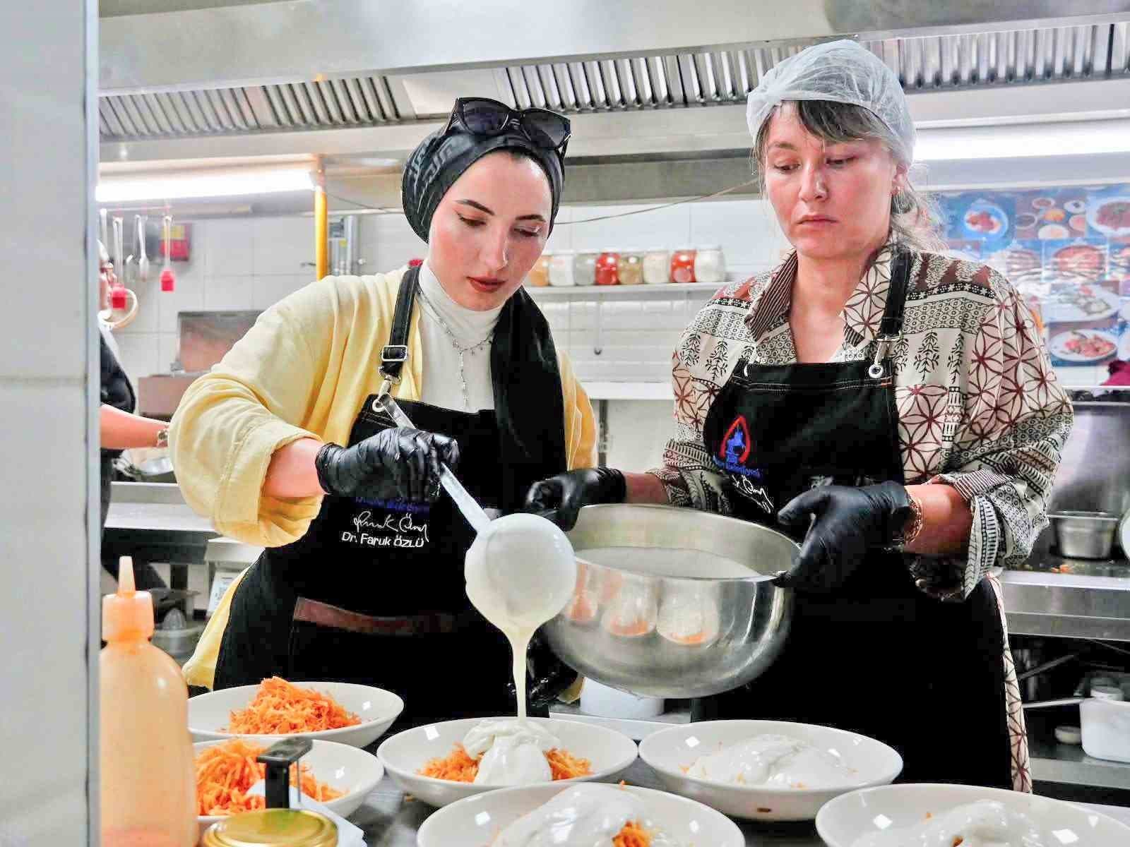 Düzce'de Gastronomi Alanında 50 Kadın Mesleki Eğitimi Tamamladı