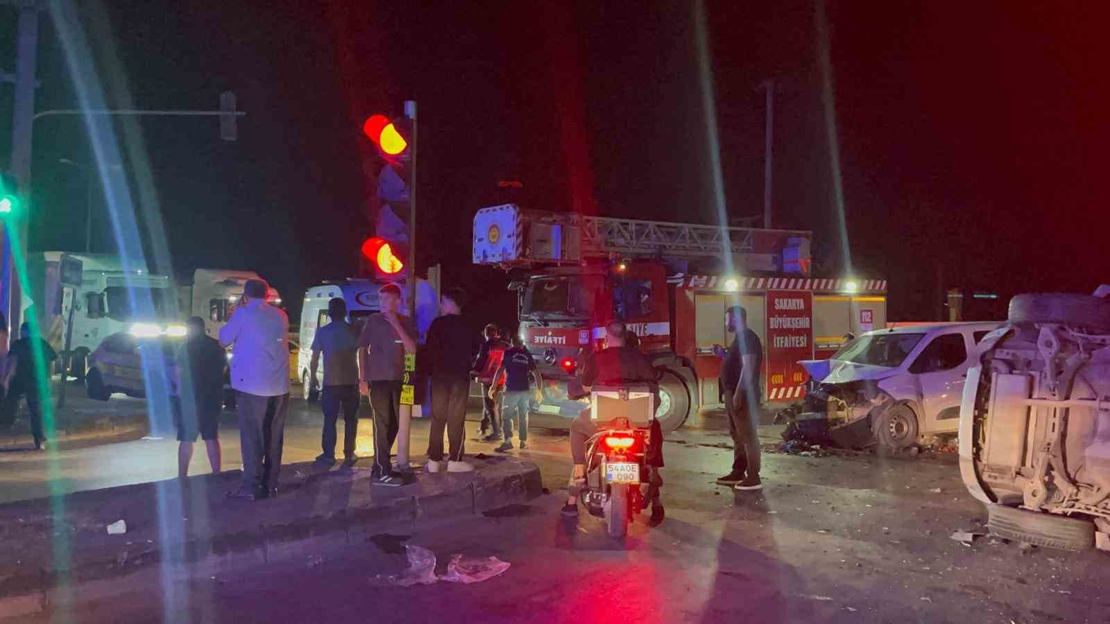Hafif Ticari Araç ile SUV Çarpıştı: Yedi Kişi Yaralandı, Bir Bebek Dahil