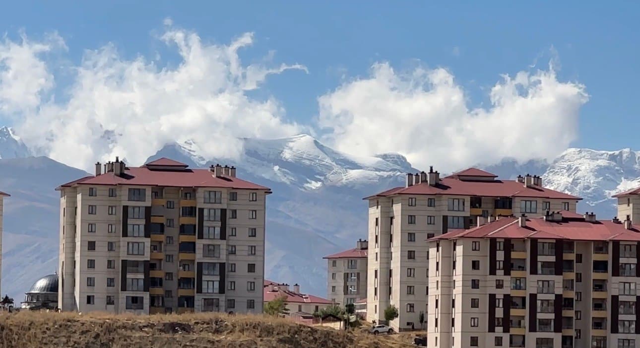 Cilo Dağları Karla Kaplandı: Yüksekova'da Sıcaklık Düşüşü Yaşandı
