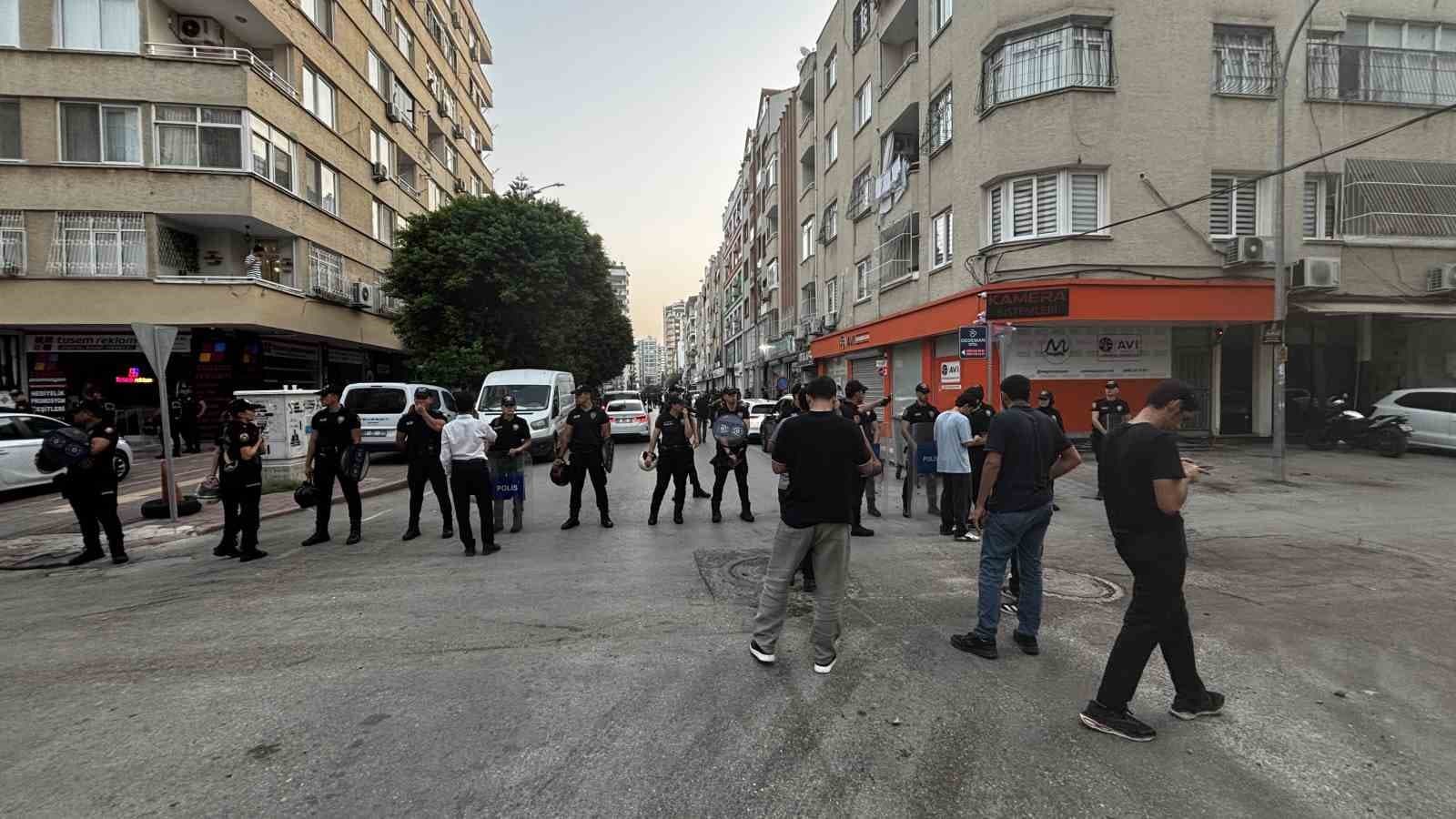 Adana'da 'Kuytulcular' Yapılanmasıyla İlgili Operasyon: Polis, Alparslan Kuytul'un Evinde Arama Yaptı