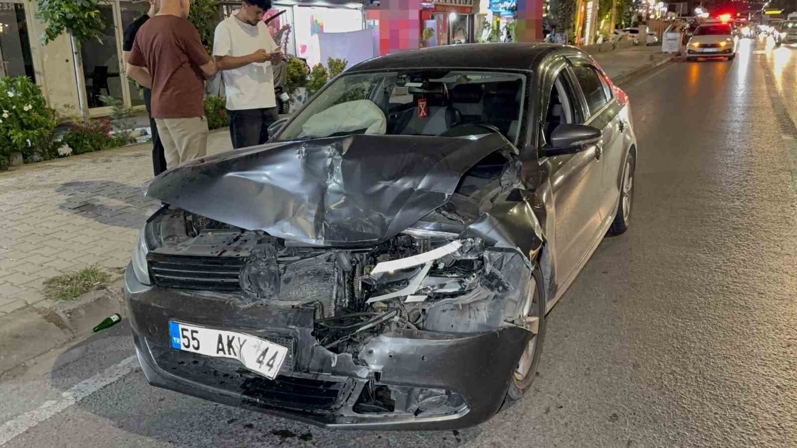 Samsun Atakum'da Trafik Kazası: Otomobil Hafif Ticari Araca Çarptı, Bir Kişi Yaralandı