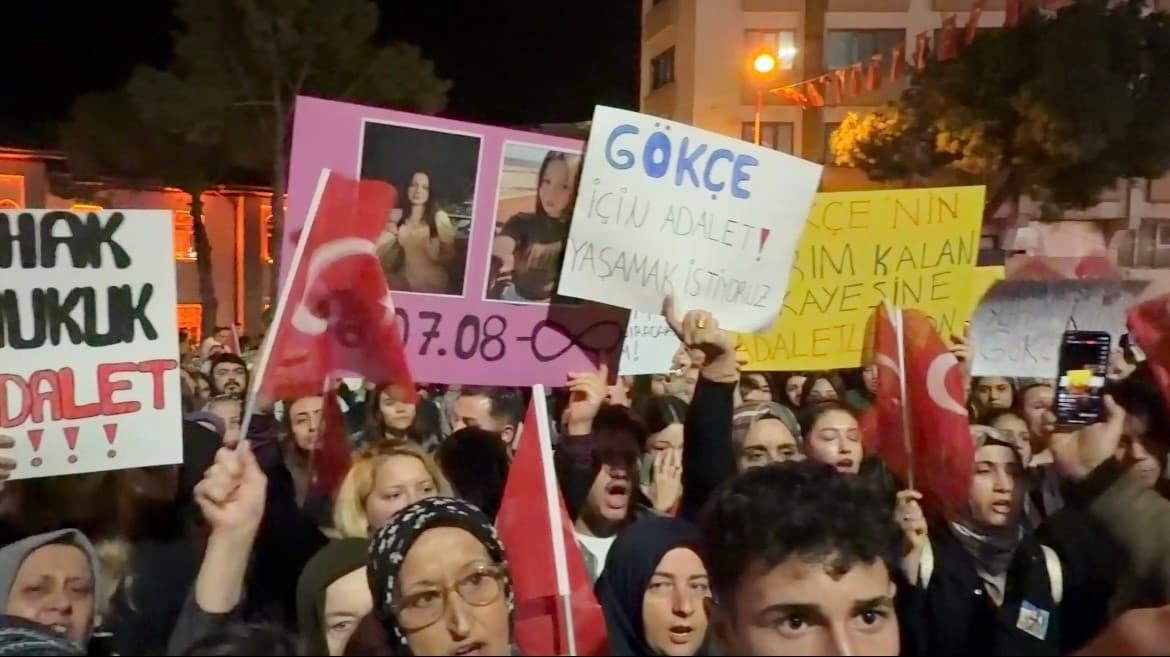Bursa'da Cinayet Kurbanı Gökçe Alkan İçin Protesto Yürüyüşü Yapıldı