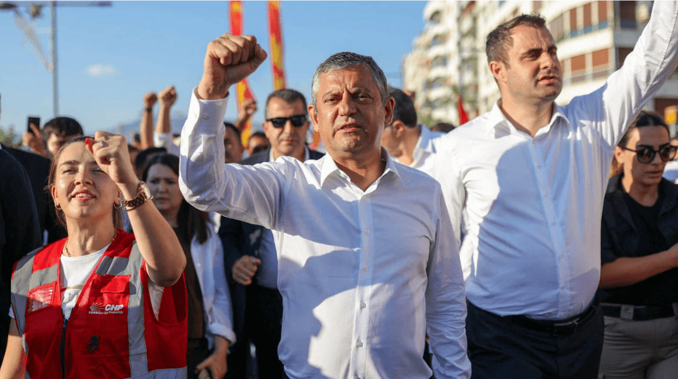 RAWEST ARAŞTIRMASI: YENİ PARTİ İLK SIRAYA YERLEŞTİ