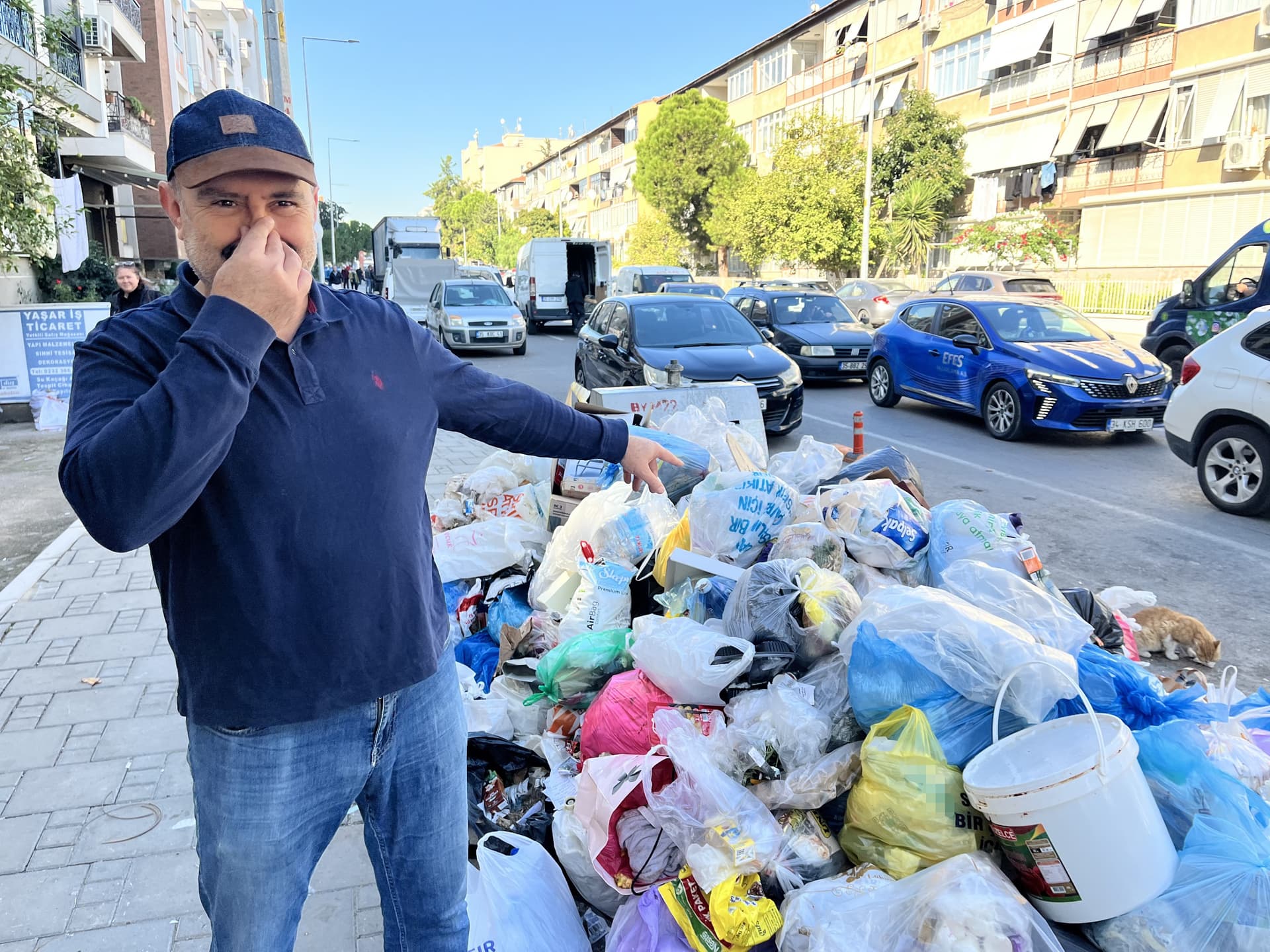 Karşıyaka’da 9 gündür çöpler toplanmıyor