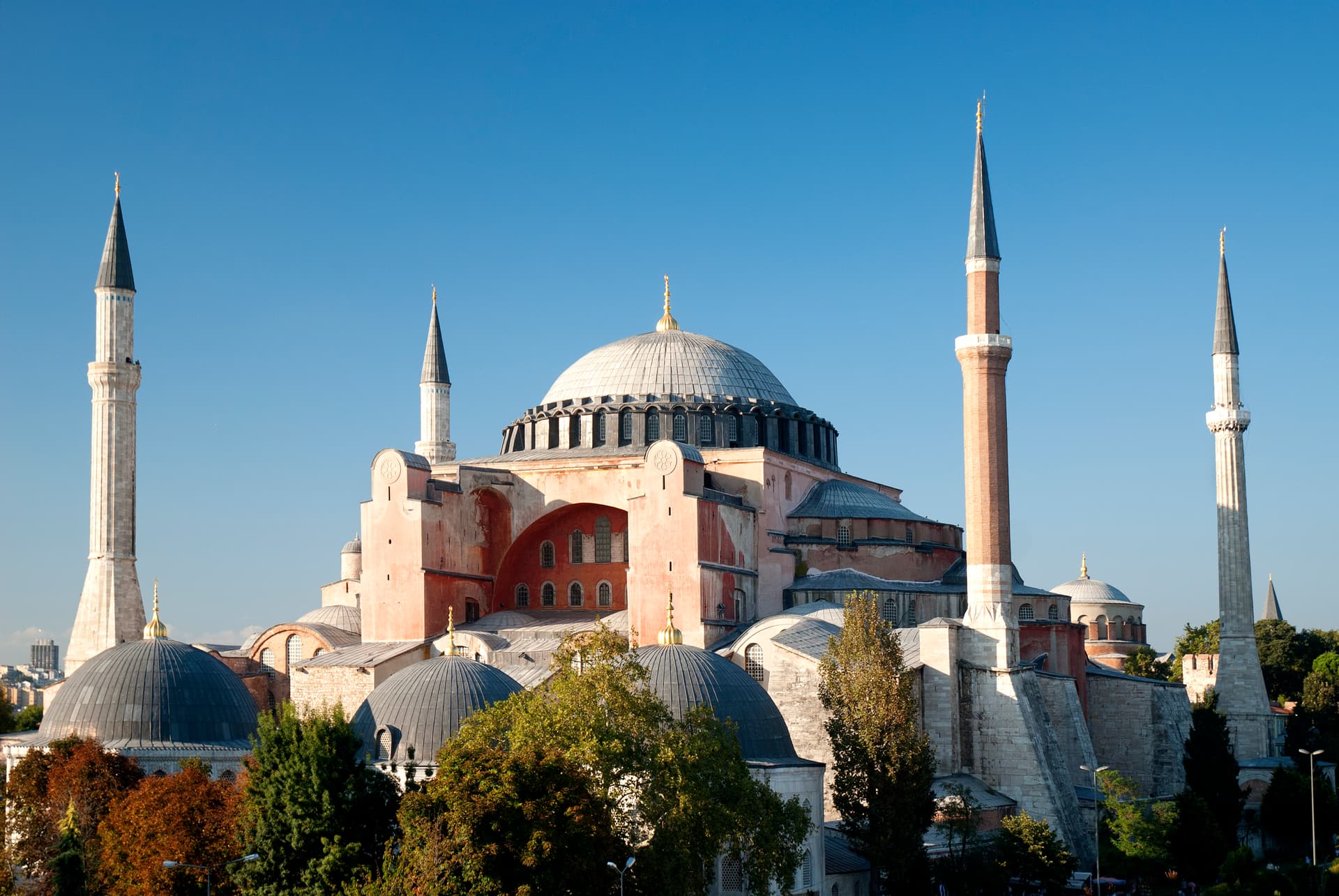 CAMİDE İNCİL SKANDALI!