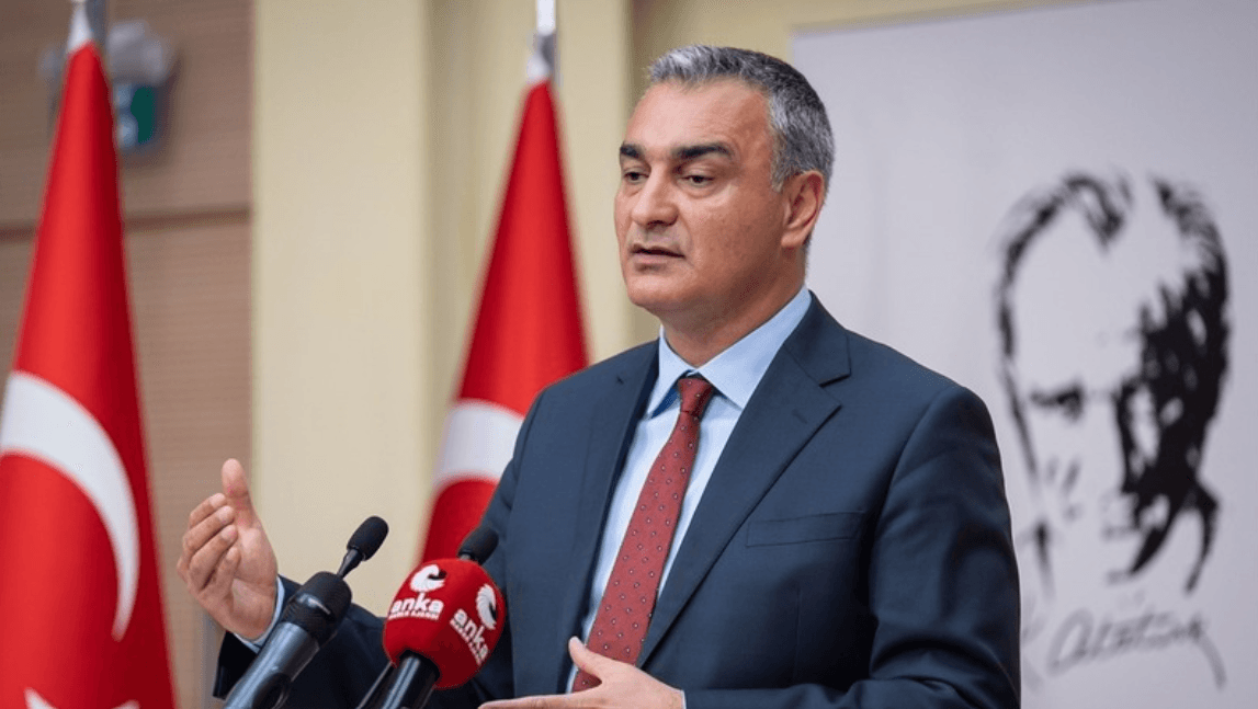 CHP SÖZCÜSÜNÜN PAYLAŞIMI GÜNDEM OLDU: "KOPYALA-YAPIŞTIR" TEPKİSİ